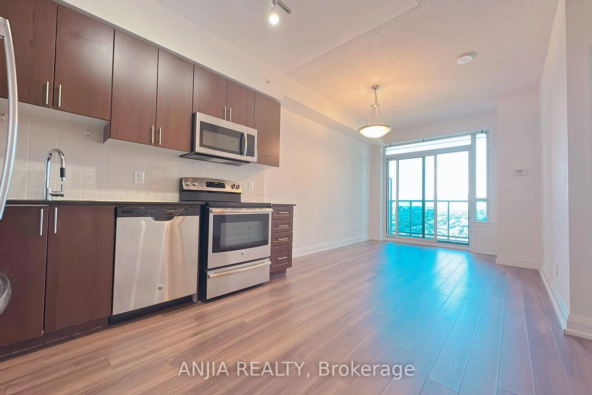 Photo 1 of Unit 2211, 7165 Yonge Street, Markham, Grandview — HOMEH