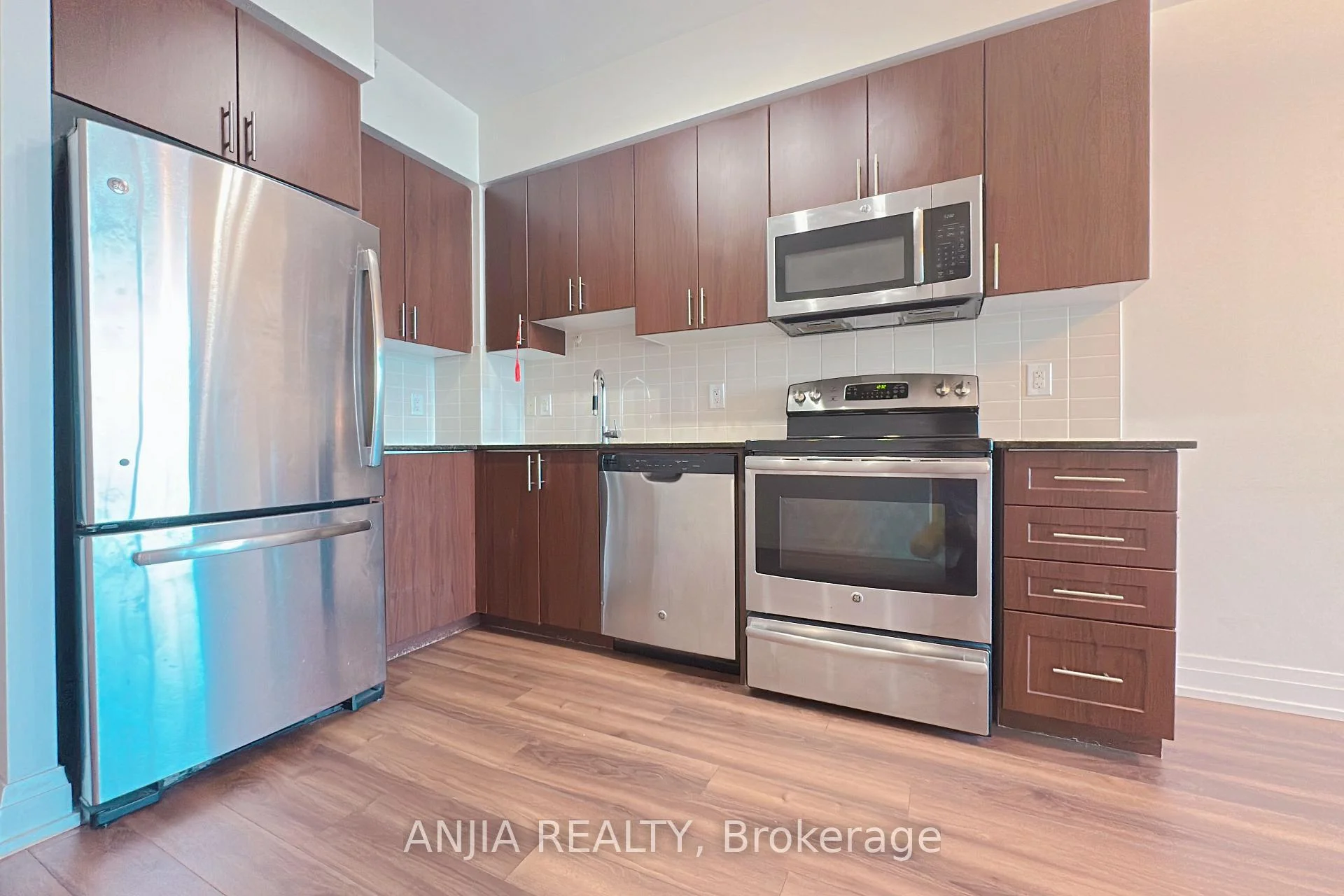 Photo 5 of Unit 2211, 7165 Yonge Street, Markham, Grandview — HOMEH