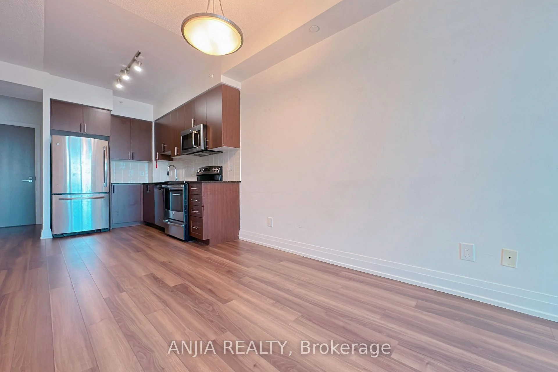 Photo 7 of Unit 2211, 7165 Yonge Street, Markham, Grandview — HOMEH