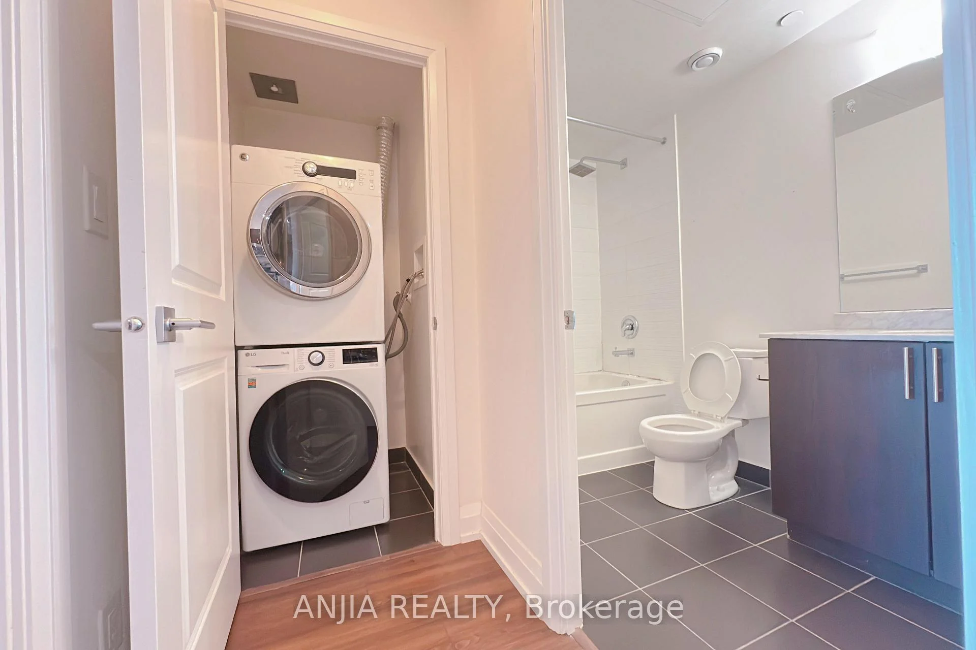 Photo 13 of Unit 2211, 7165 Yonge Street, Markham, Grandview — HOMEH