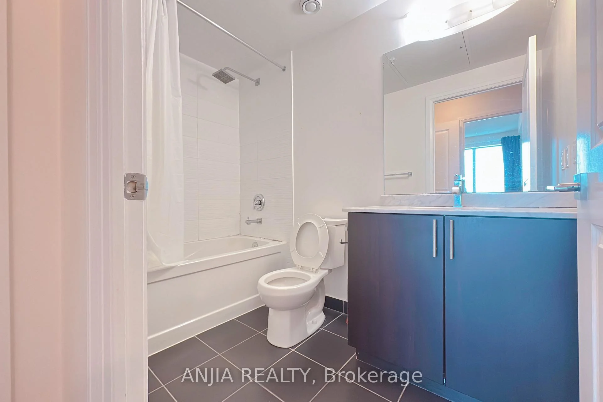 Photo 15 of Unit 2211, 7165 Yonge Street, Markham, Grandview — HOMEH