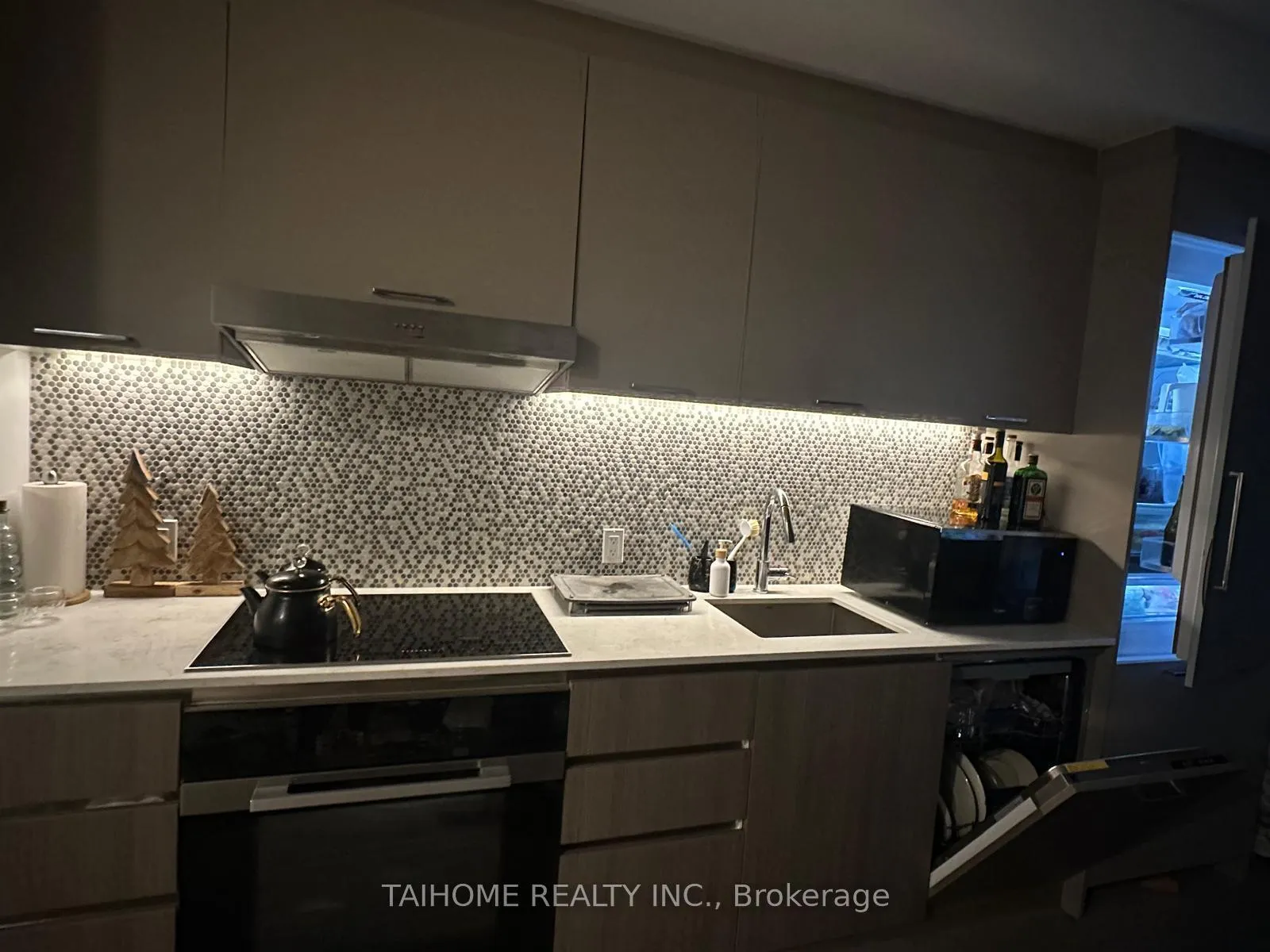 Photo 17 of Unit 412, 8188 Yonge Street E, Vaughan, Uplands — HOMEH
