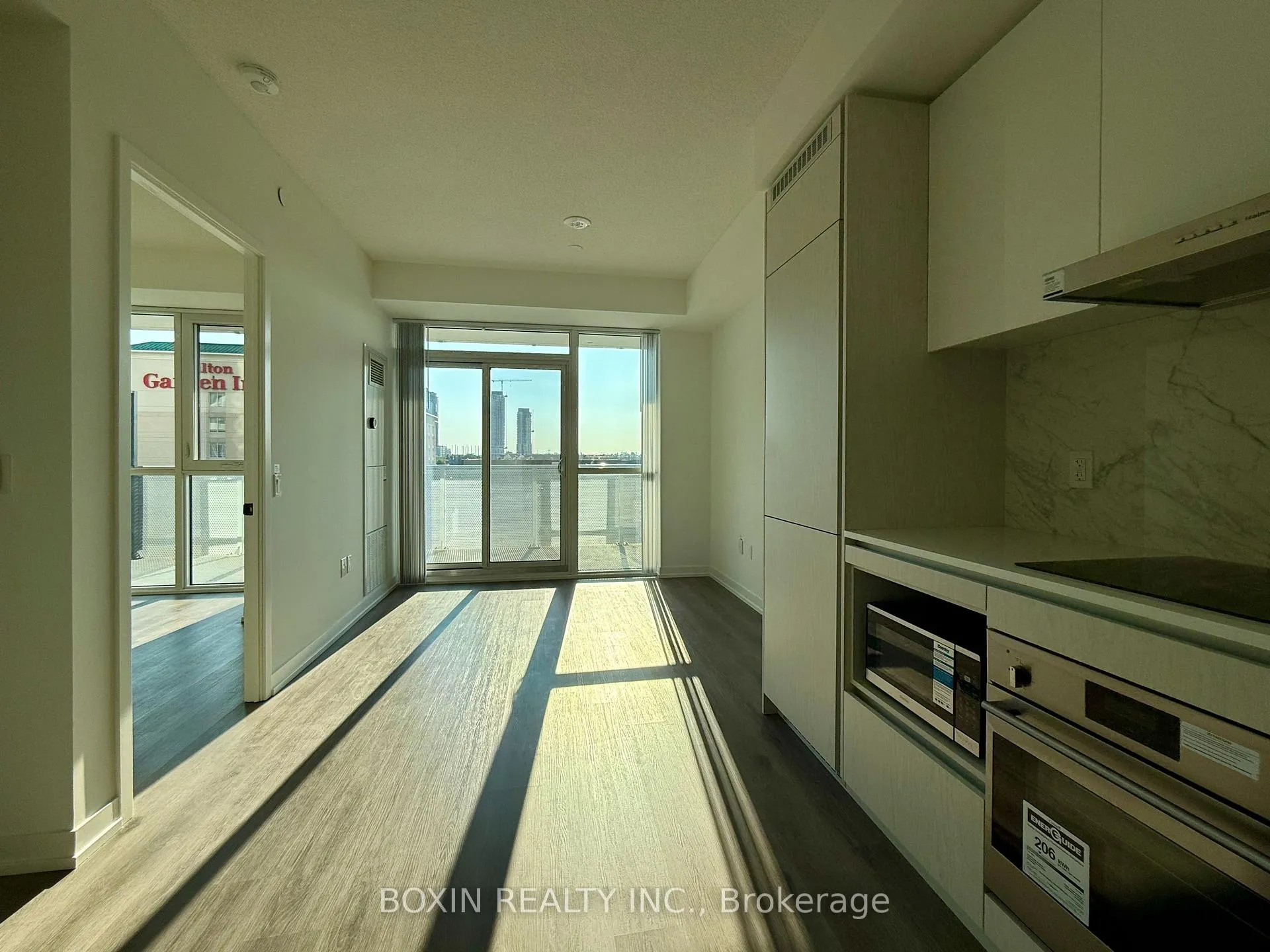 Photo 4 of Unit 515, 28 Interchange Way, Vaughan, Vaughan Corporate Centre — HOMEH