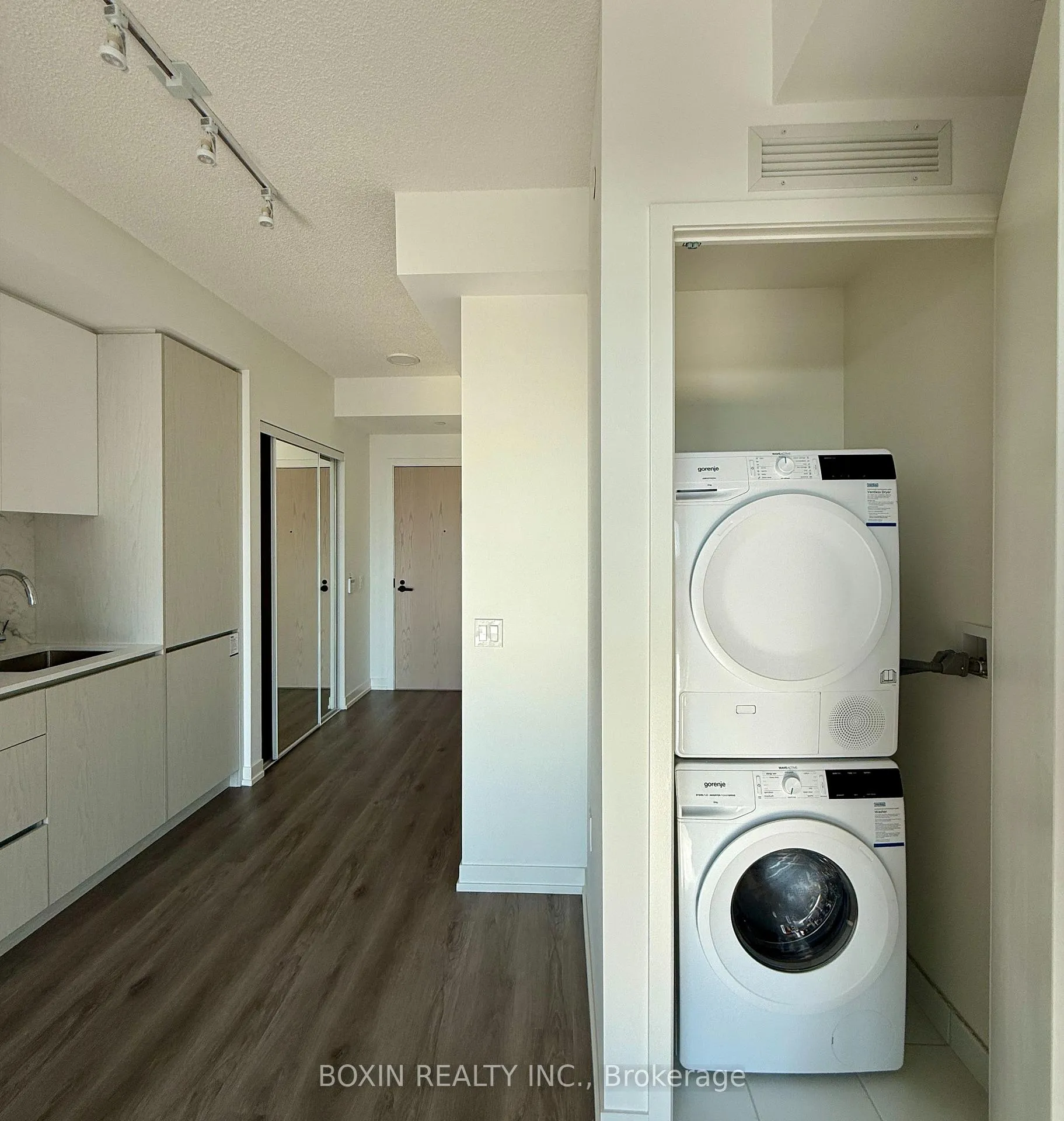 Photo 16 of Unit 515, 28 Interchange Way, Vaughan, Vaughan Corporate Centre — HOMEH
