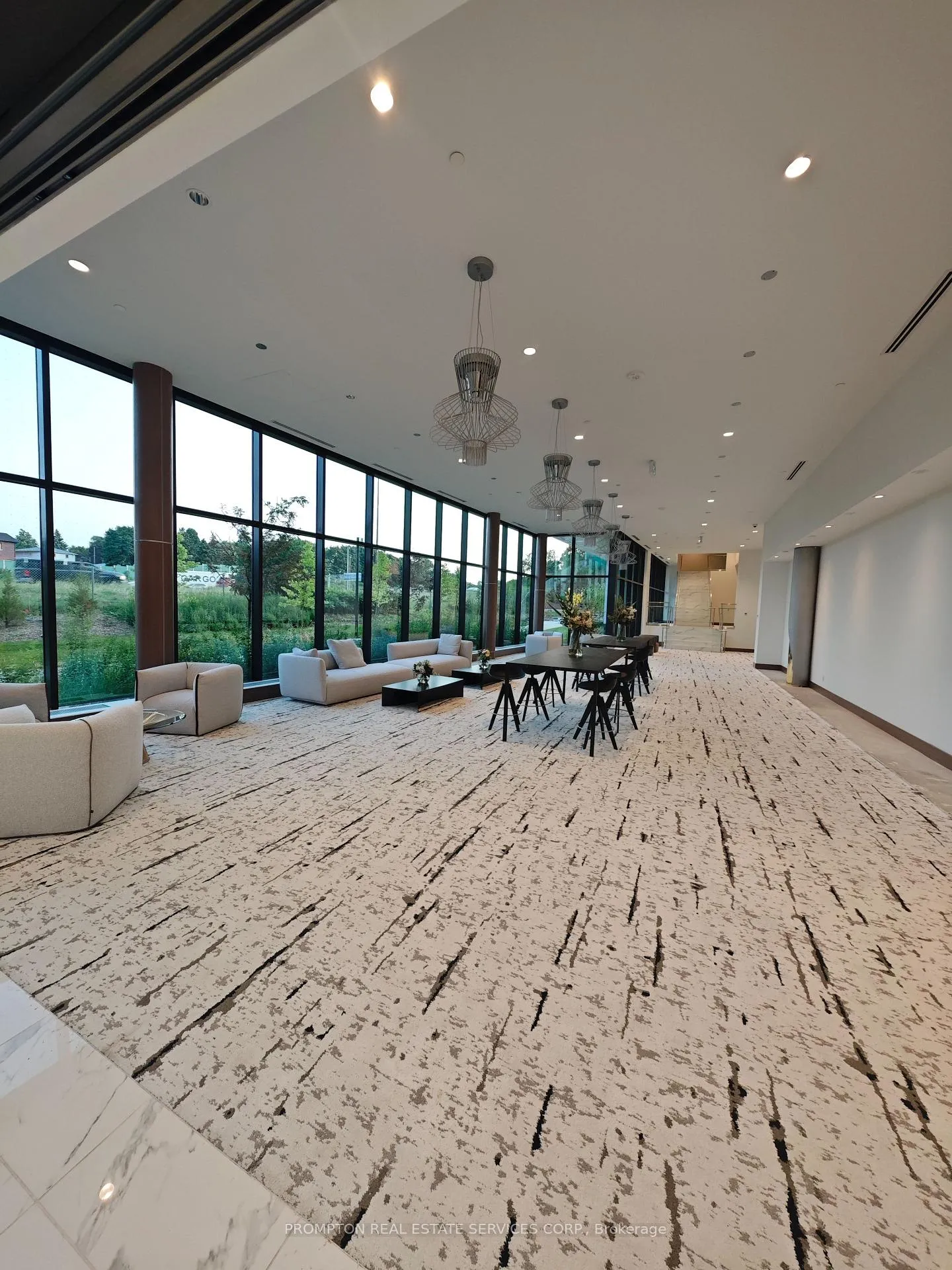 Photo 4 of Unit 810, 25 Mcmahon Drive, North York, Bayview Village — HOMEH