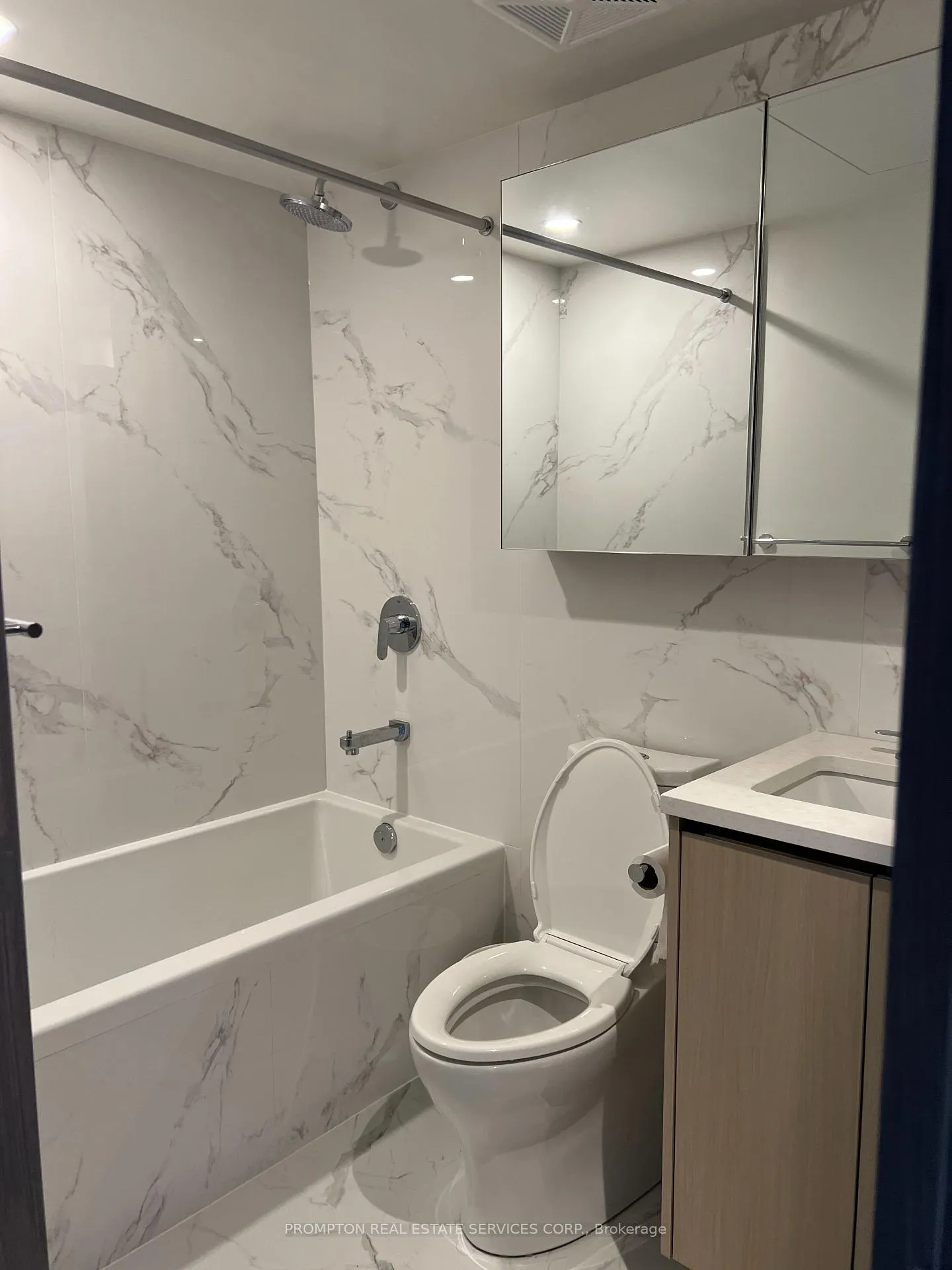 Photo 17 of Unit 810, 25 Mcmahon Drive, North York, Bayview Village — HOMEH