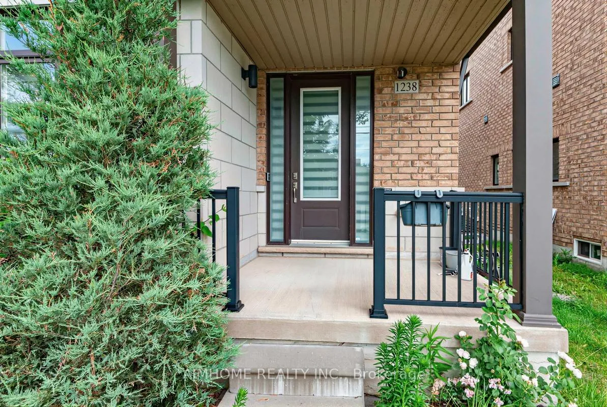 Photo 2 of 1238 Wellington Street, Aurora, Rural Aurora — HOMEH