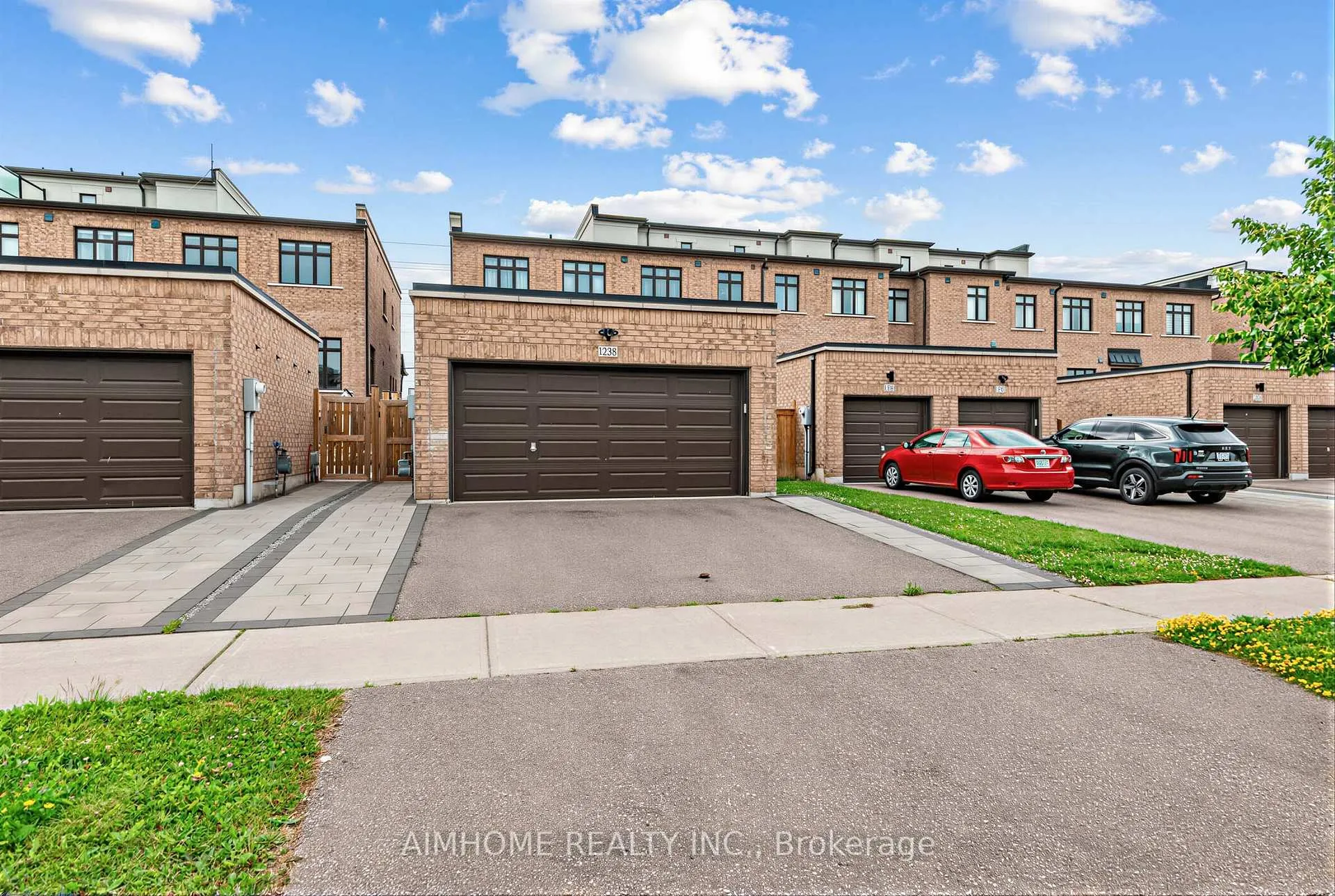 Photo 3 of 1238 Wellington Street, Aurora, Rural Aurora — HOMEH