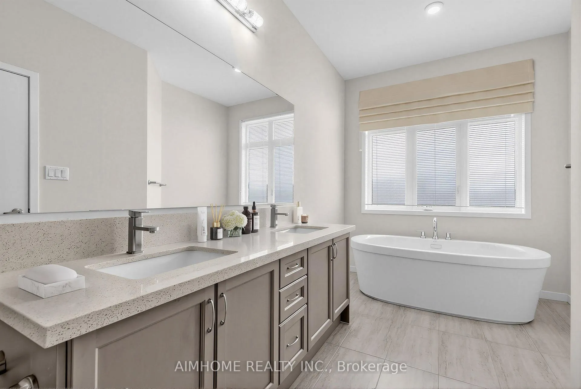 Photo 13 of 1238 Wellington Street, Aurora, Rural Aurora — HOMEH
