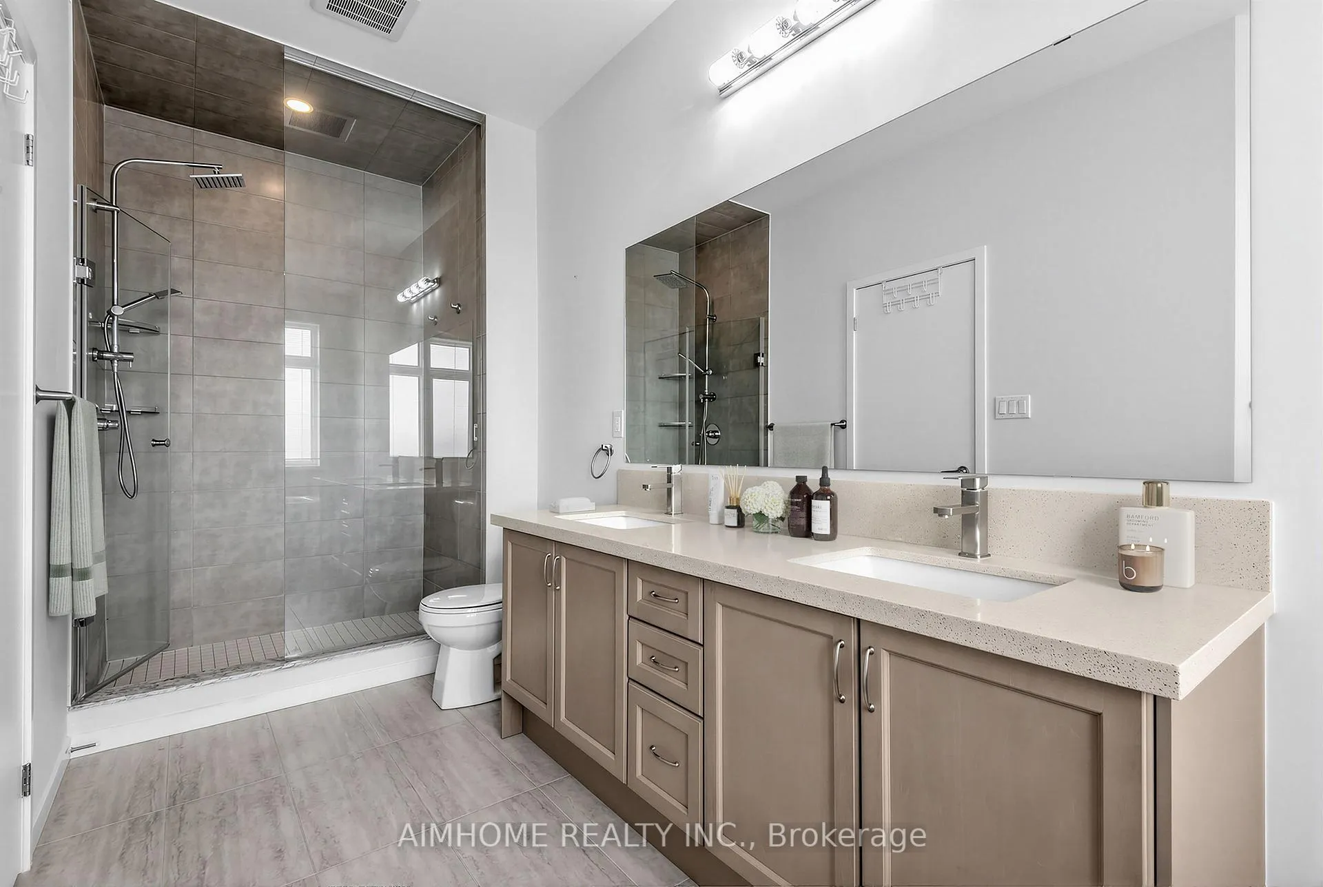 Photo 14 of 1238 Wellington Street, Aurora, Rural Aurora — HOMEH
