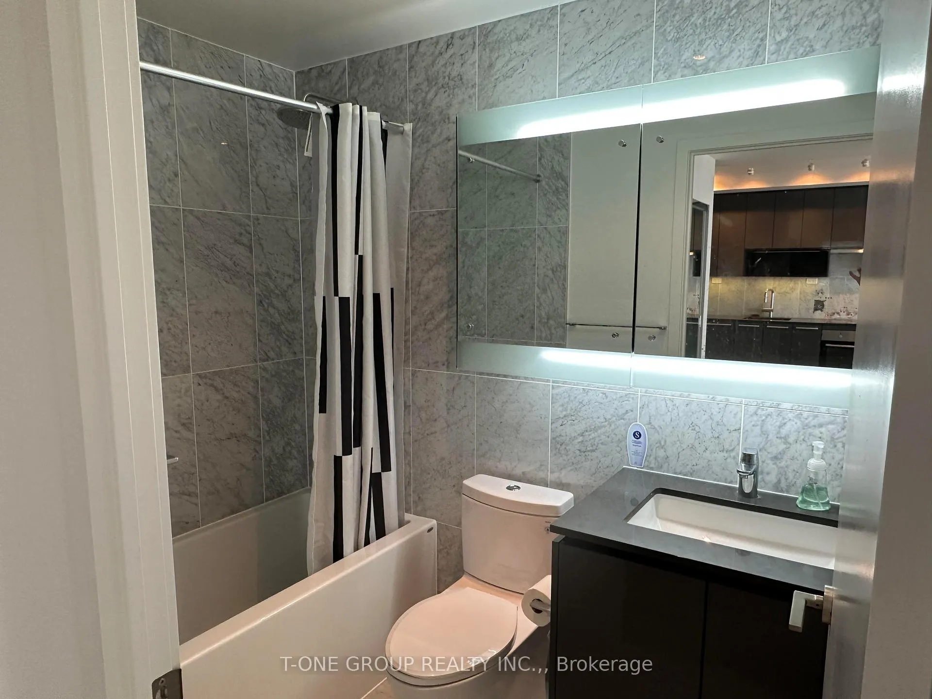 Photo 5 of Unit 1501, 115 Mcmahon Drive, North York, Bayview Village — HOMEH