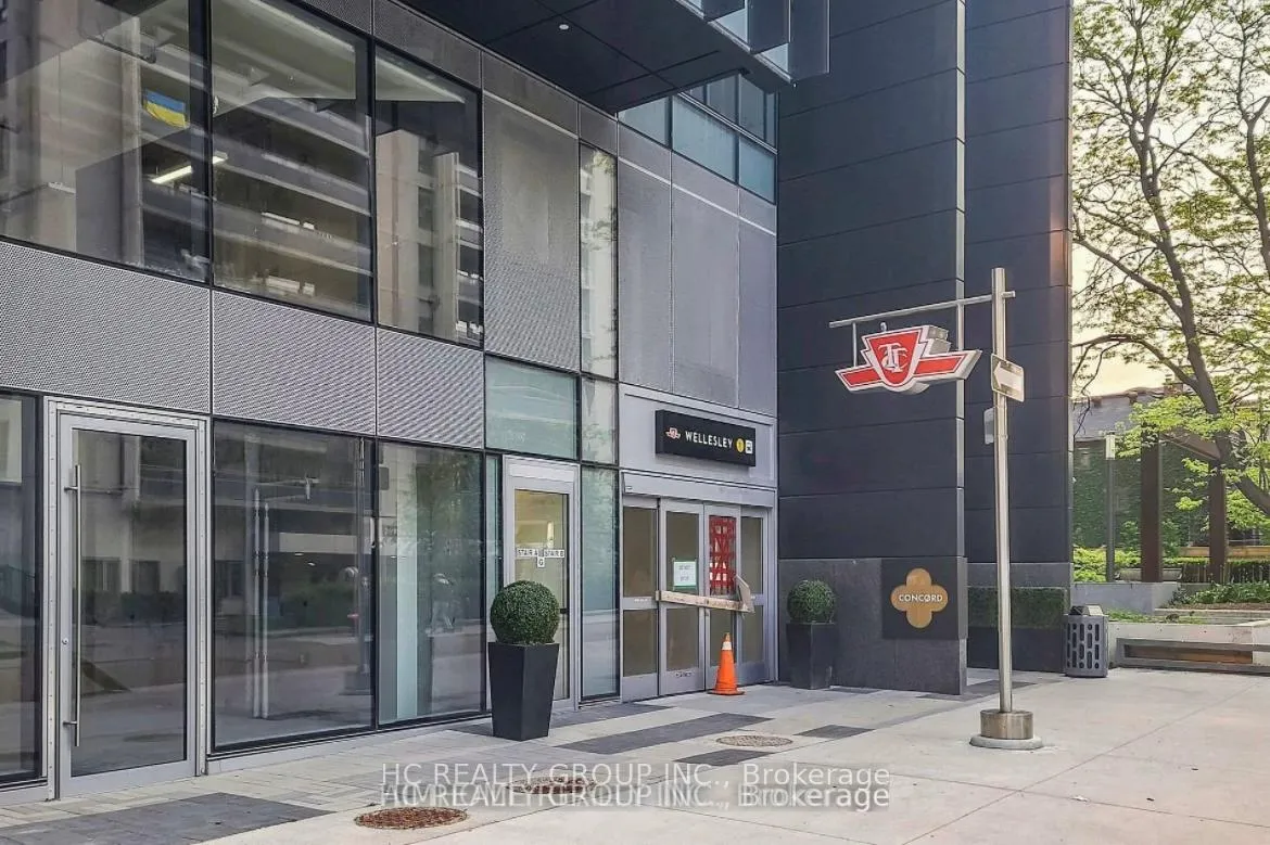 Photo 3 of Unit 1816, 1 Gloucester Street, Toronto, Church-Yonge Corridor — HOMEH