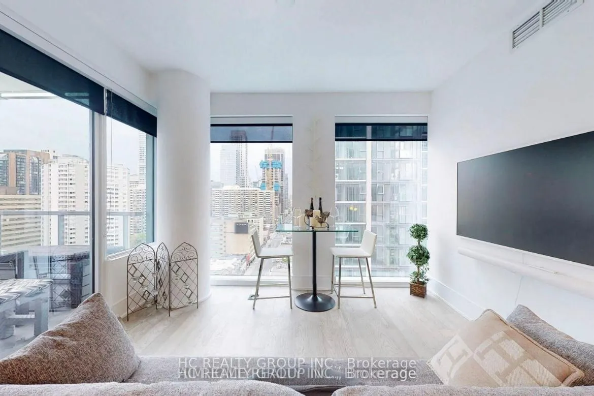 Photo 5 of Unit 1816, 1 Gloucester Street, Toronto, Church-Yonge Corridor — HOMEH