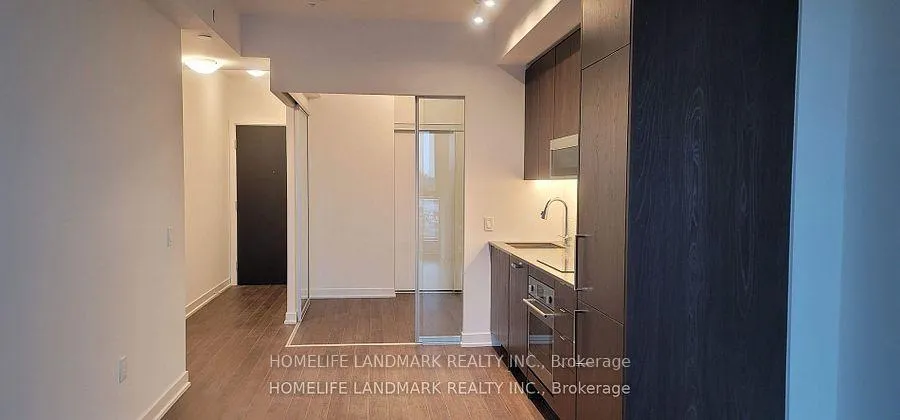 Front of Unit 622, 250 Lawrence Avenue W