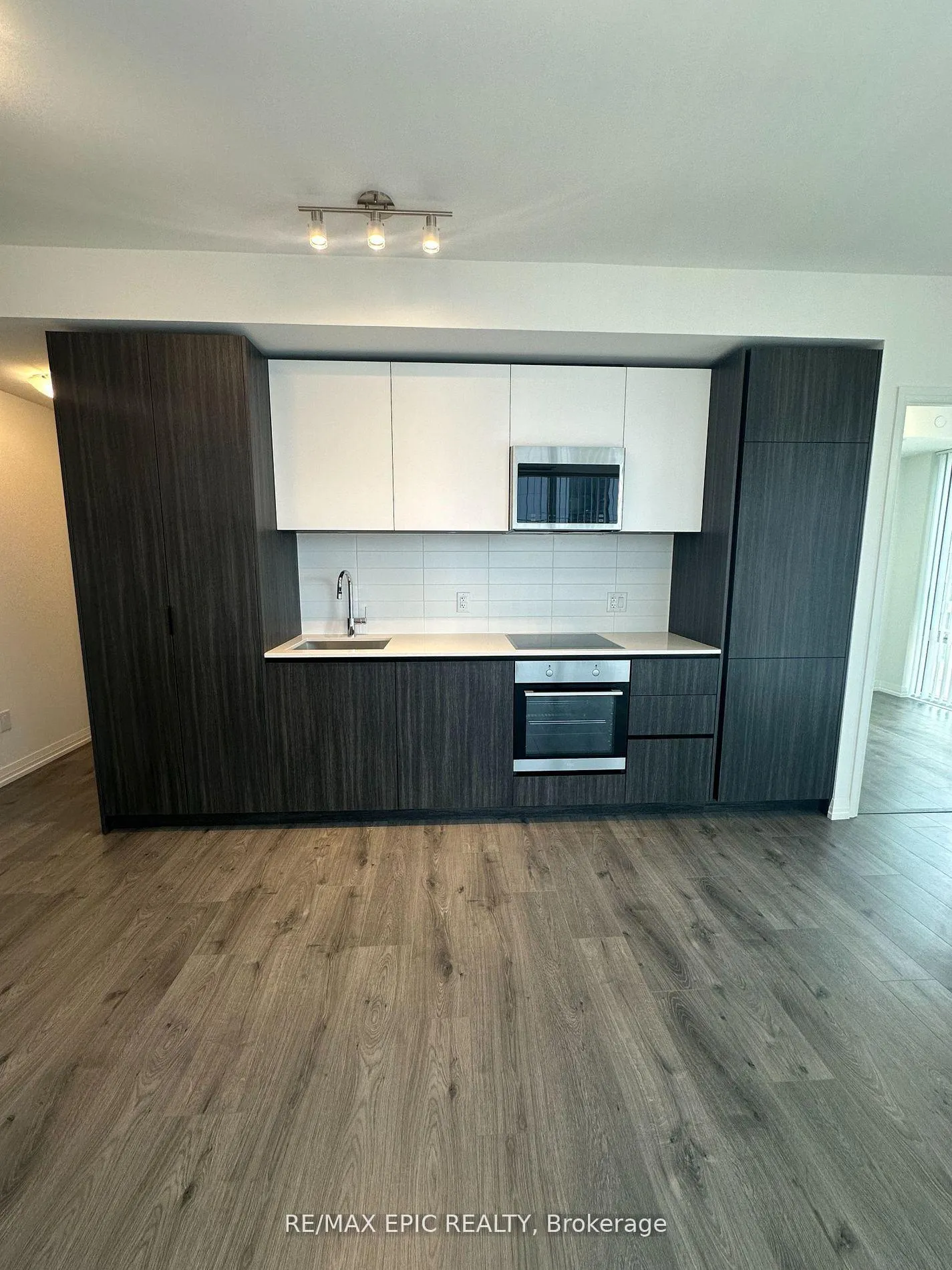 Photo 3 of Unit 1703, 8 Widmer Street, Toronto, Waterfront Communities — HOMEH