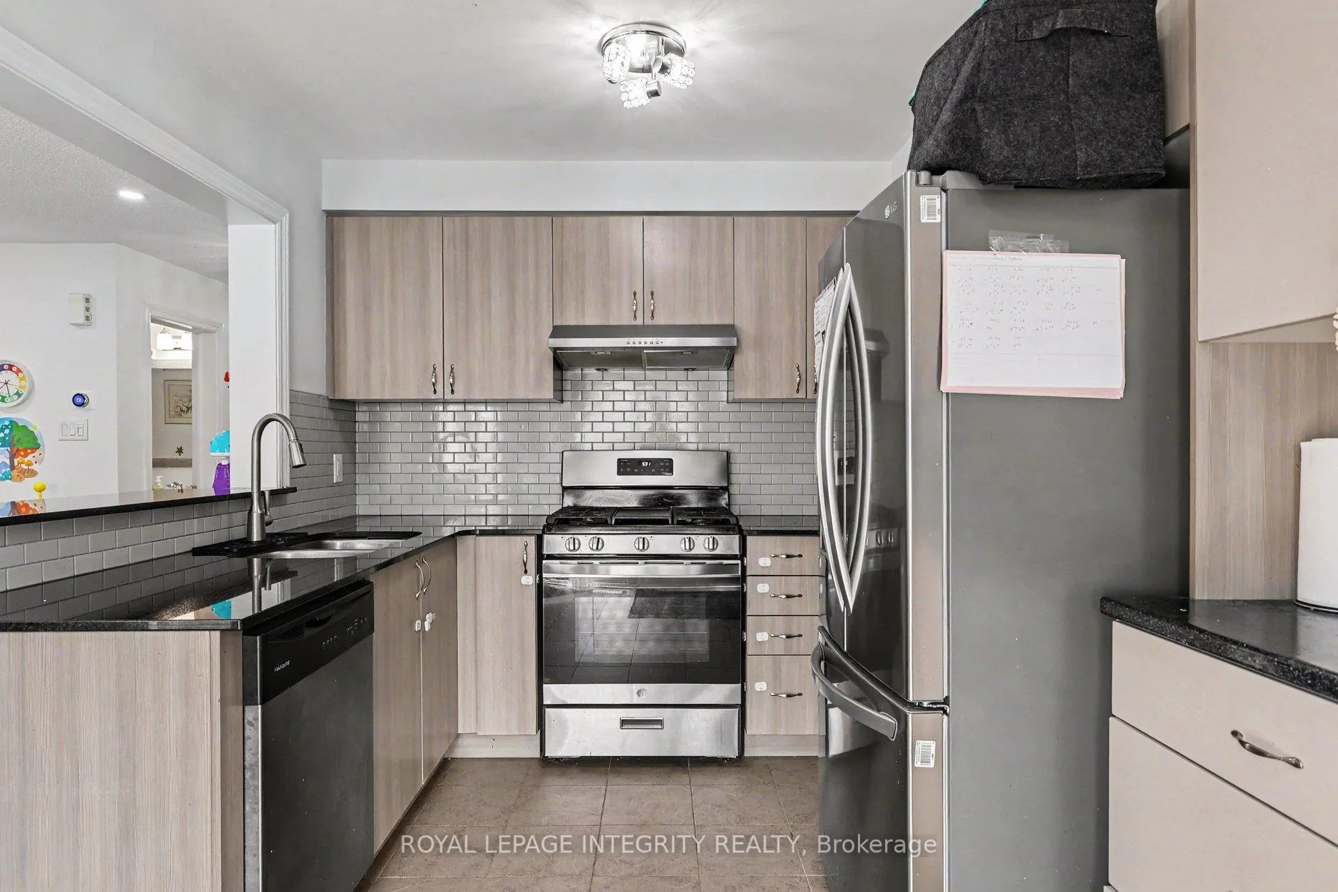 Photo 23 of 555 Foxlight Circle, Ottawa, Kanata - Emerald Meadows/Trailwest — HOMEH