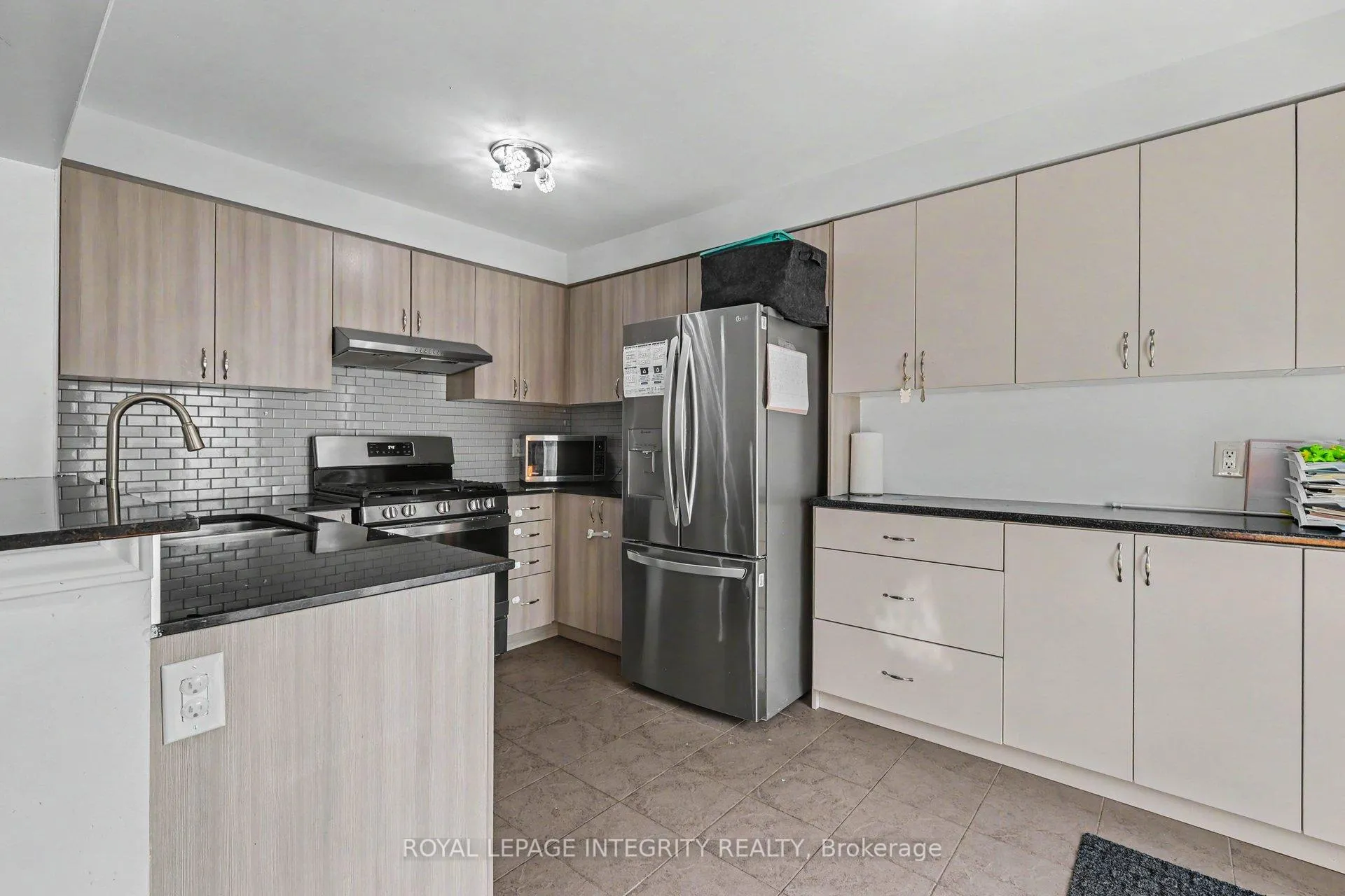 Photo 24 of 555 Foxlight Circle, Ottawa, Kanata - Emerald Meadows/Trailwest — HOMEH