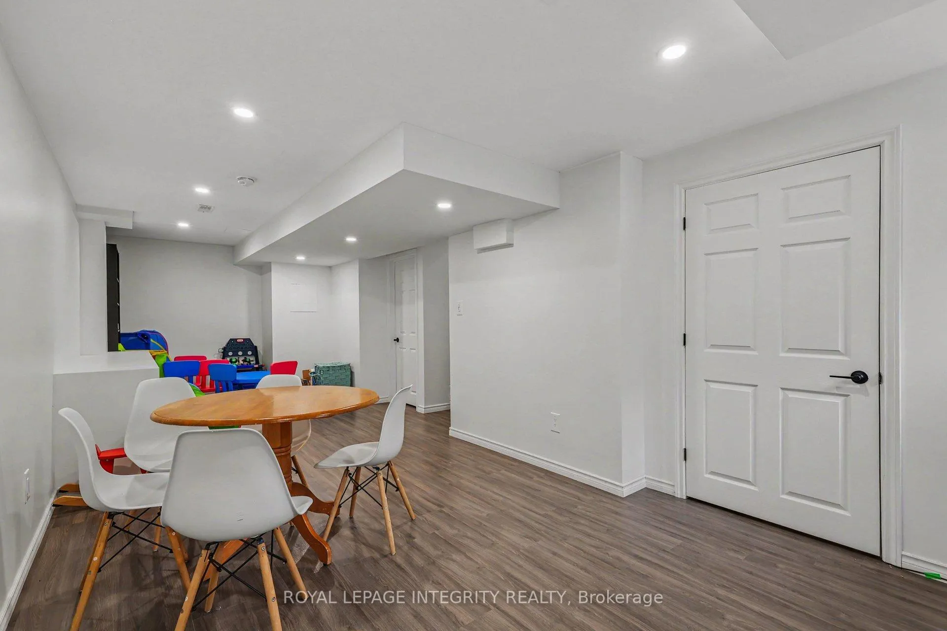 Photo 35 of 555 Foxlight Circle, Ottawa, Kanata - Emerald Meadows/Trailwest — HOMEH