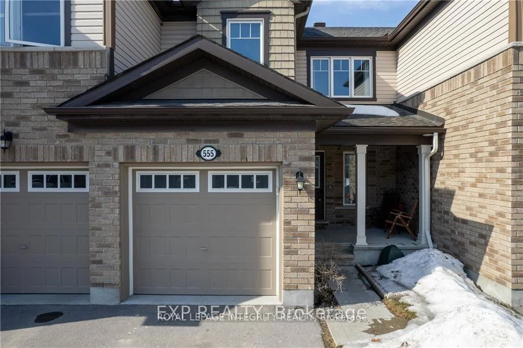 Photo 2 of 555 Foxlight Circle, Ottawa, Kanata - Emerald Meadows/Trailwest — HOMEH