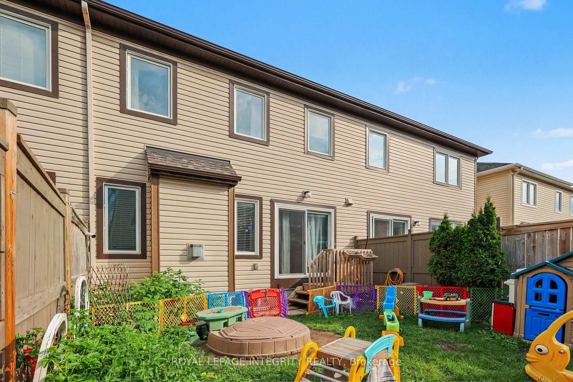 Photo 10 of 555 Foxlight Circle, Ottawa, Kanata - Emerald Meadows/Trailwest — HOMEH