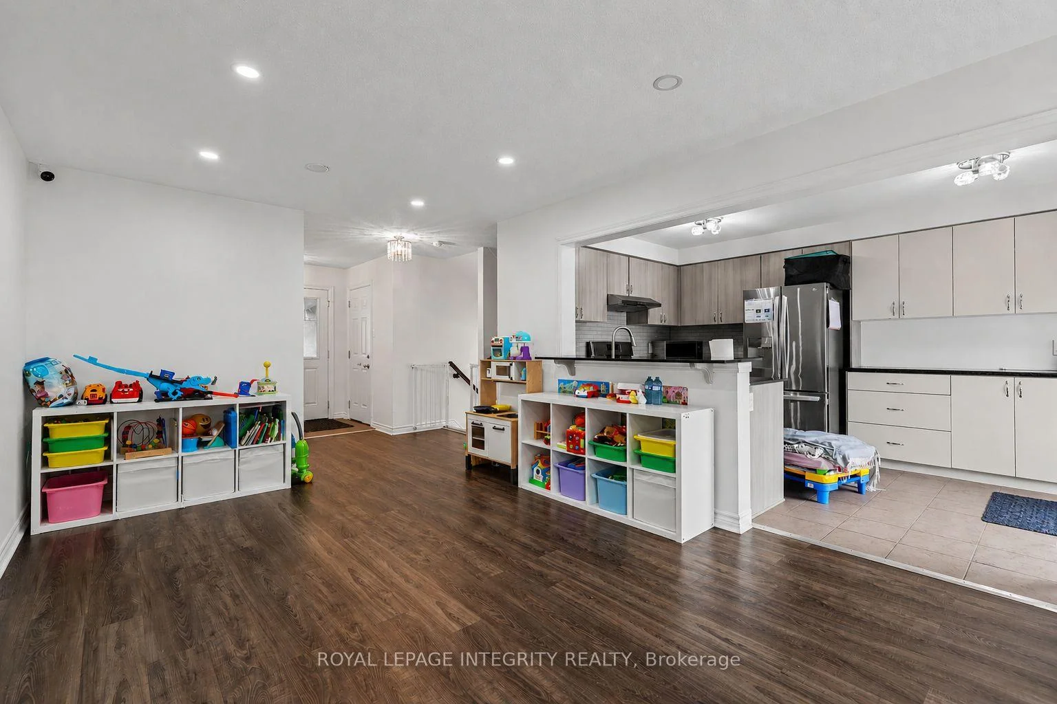 Photo 14 of 555 Foxlight Circle, Ottawa, Kanata - Emerald Meadows/Trailwest — HOMEH