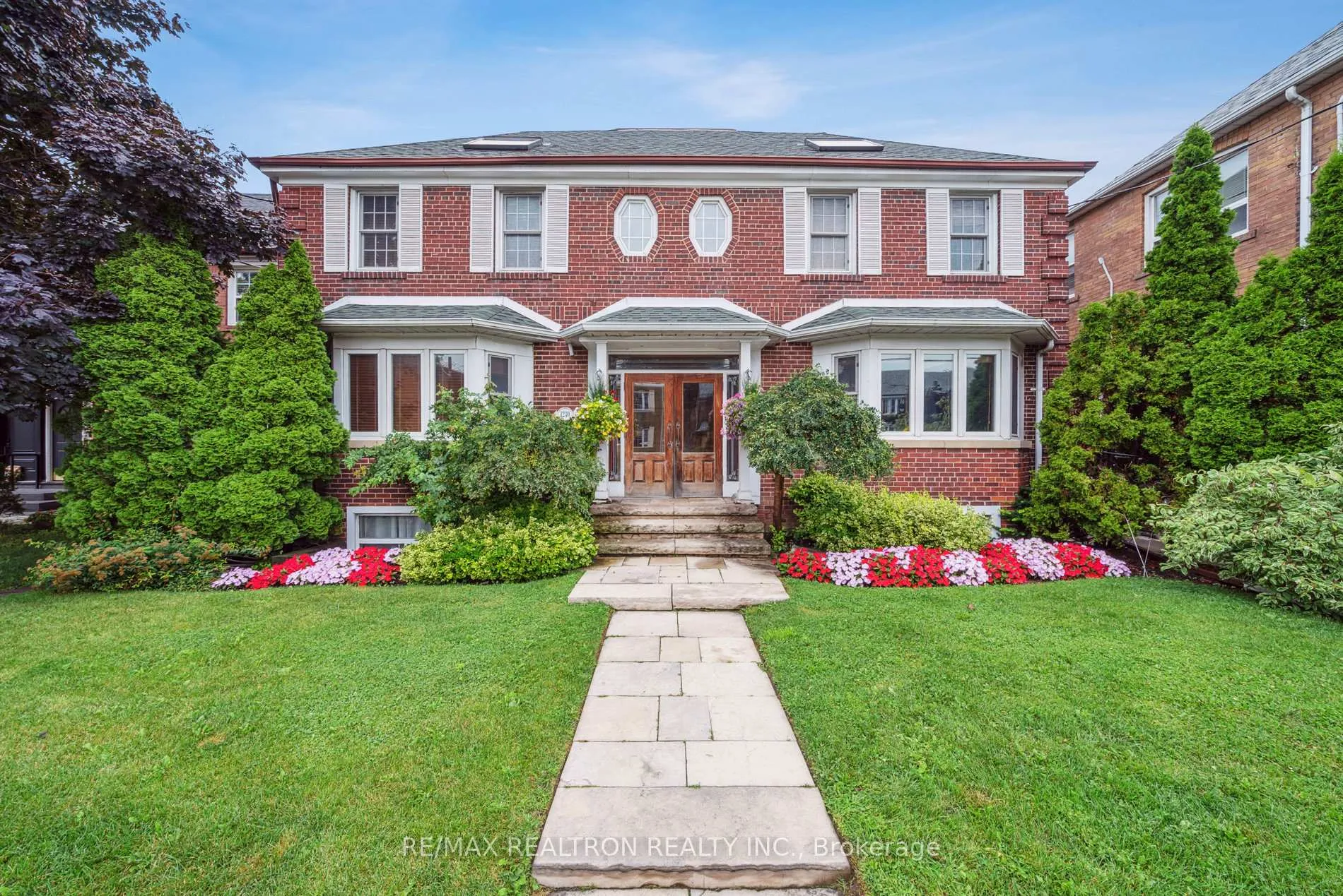 Front of 1230 Avenue Road