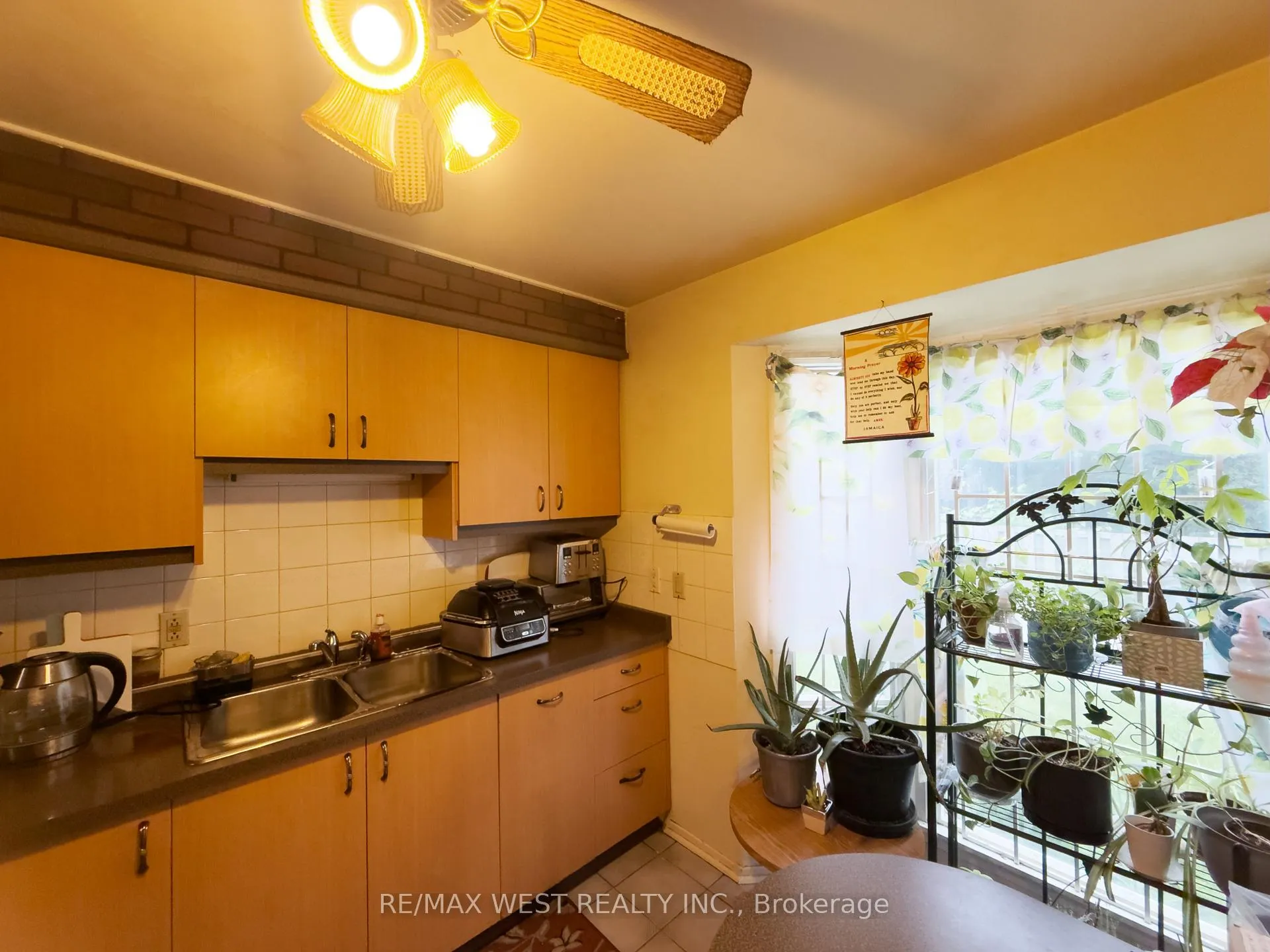 Photo 3 of Unit 3, 19 Gosford Boulevard, North York, Black Creek — HOMEH