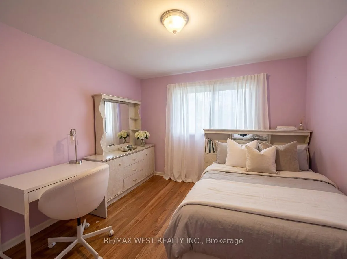 Photo 8 of Unit 3, 19 Gosford Boulevard, North York, Black Creek — HOMEH