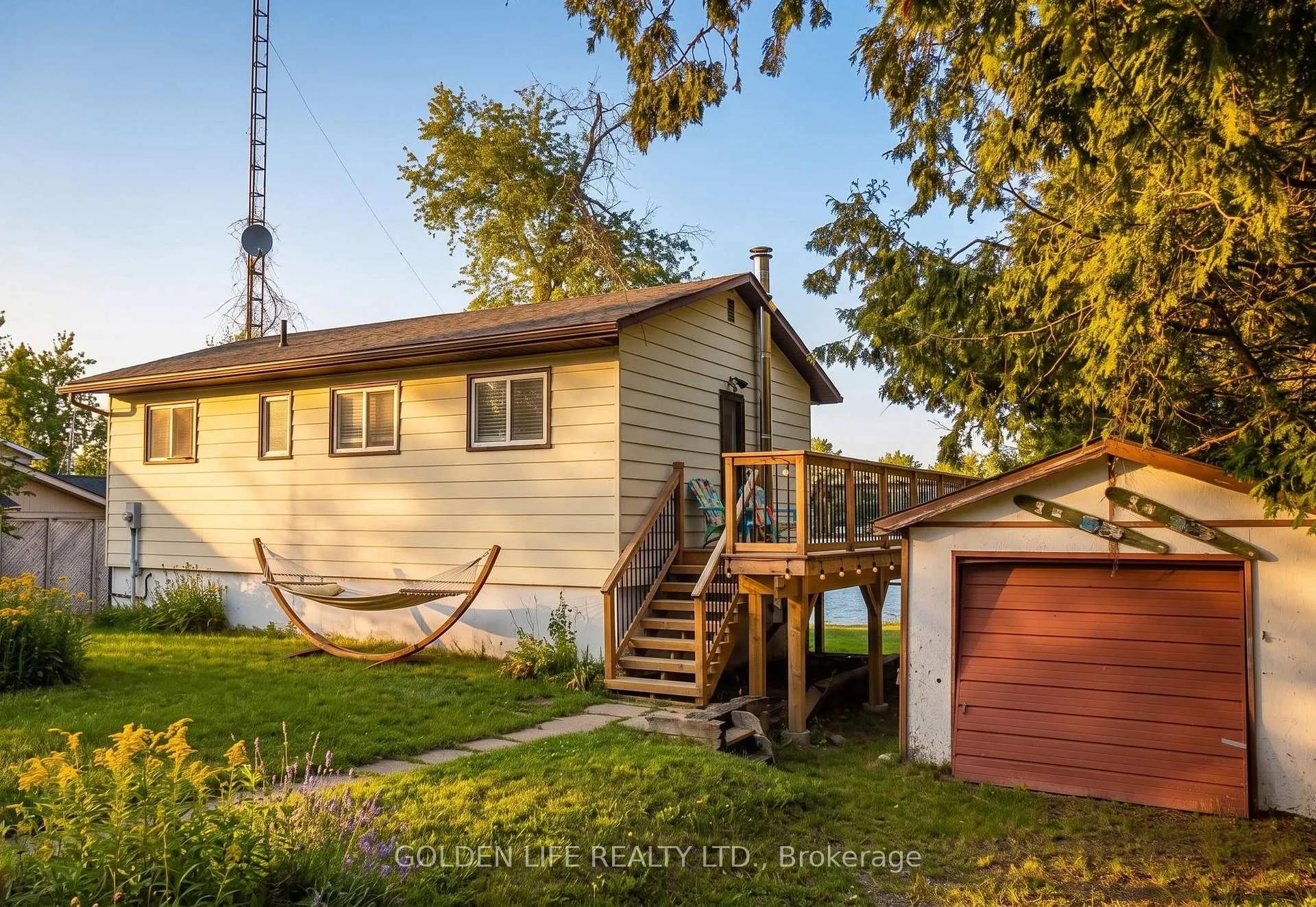 Photo of 24 Lawrence Street N
