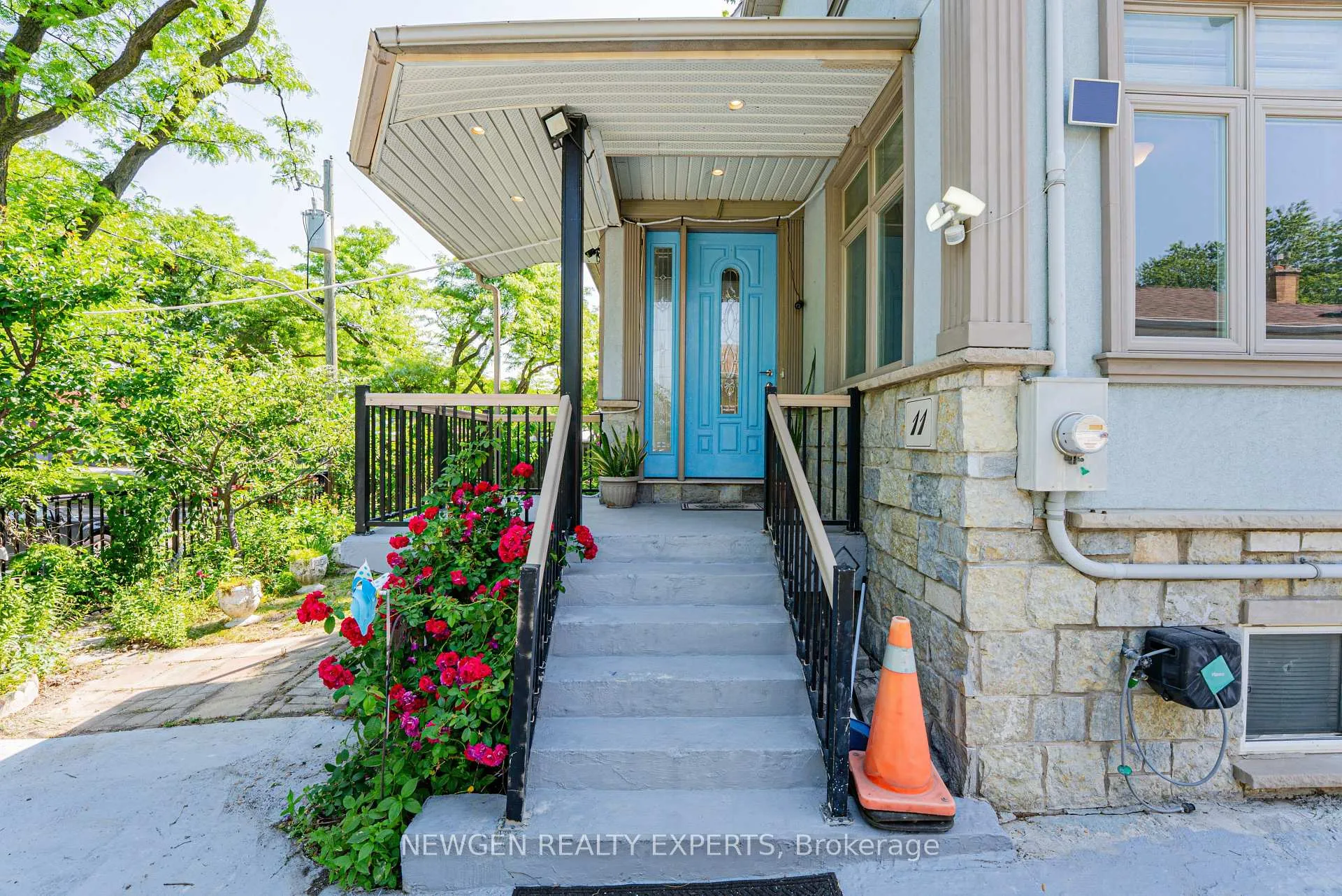 Photo 5 of 11 Benway Drive, Etobicoke, Rexdale-Kipling — HOMEH