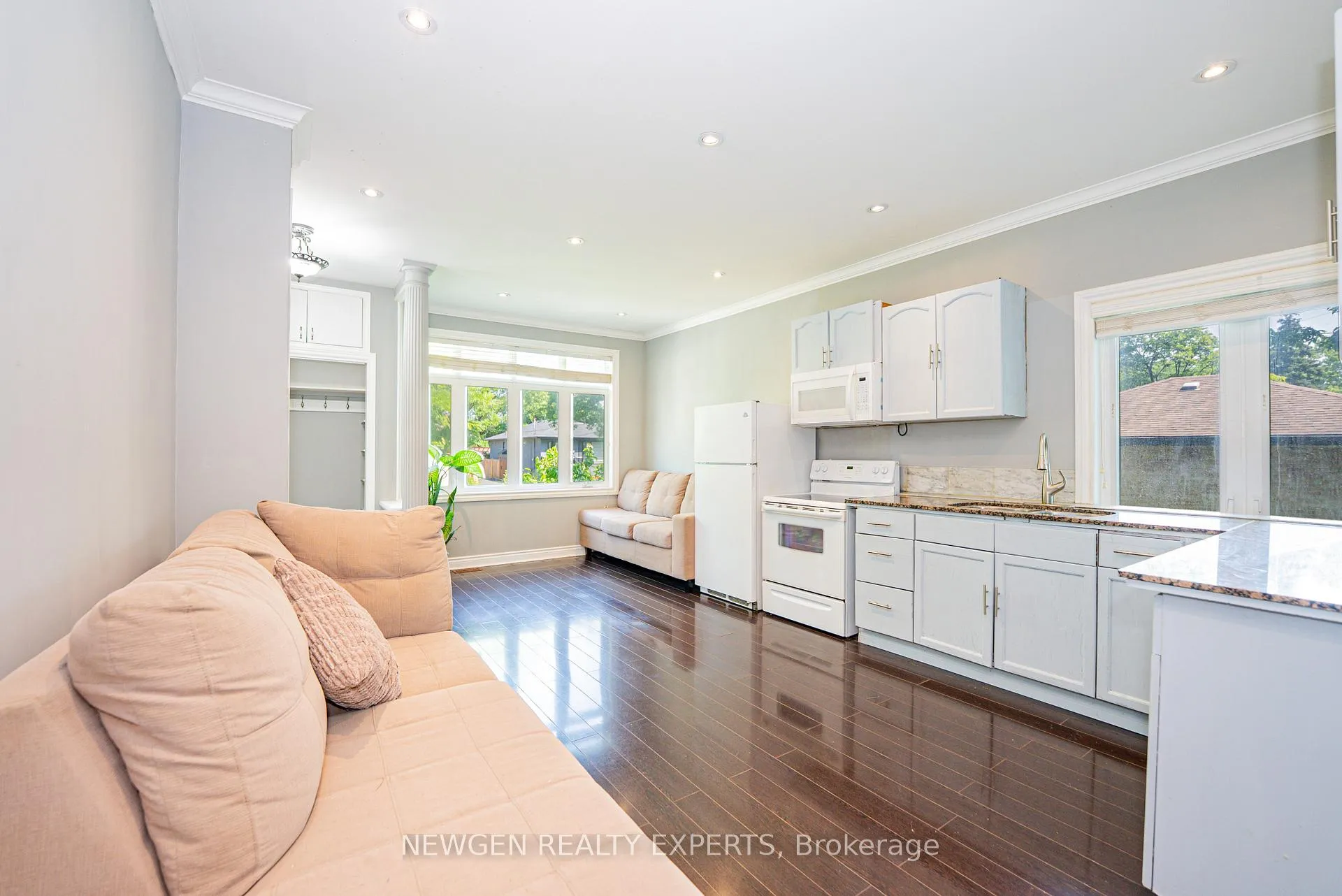 Photo 6 of 11 Benway Drive, Etobicoke, Rexdale-Kipling — HOMEH