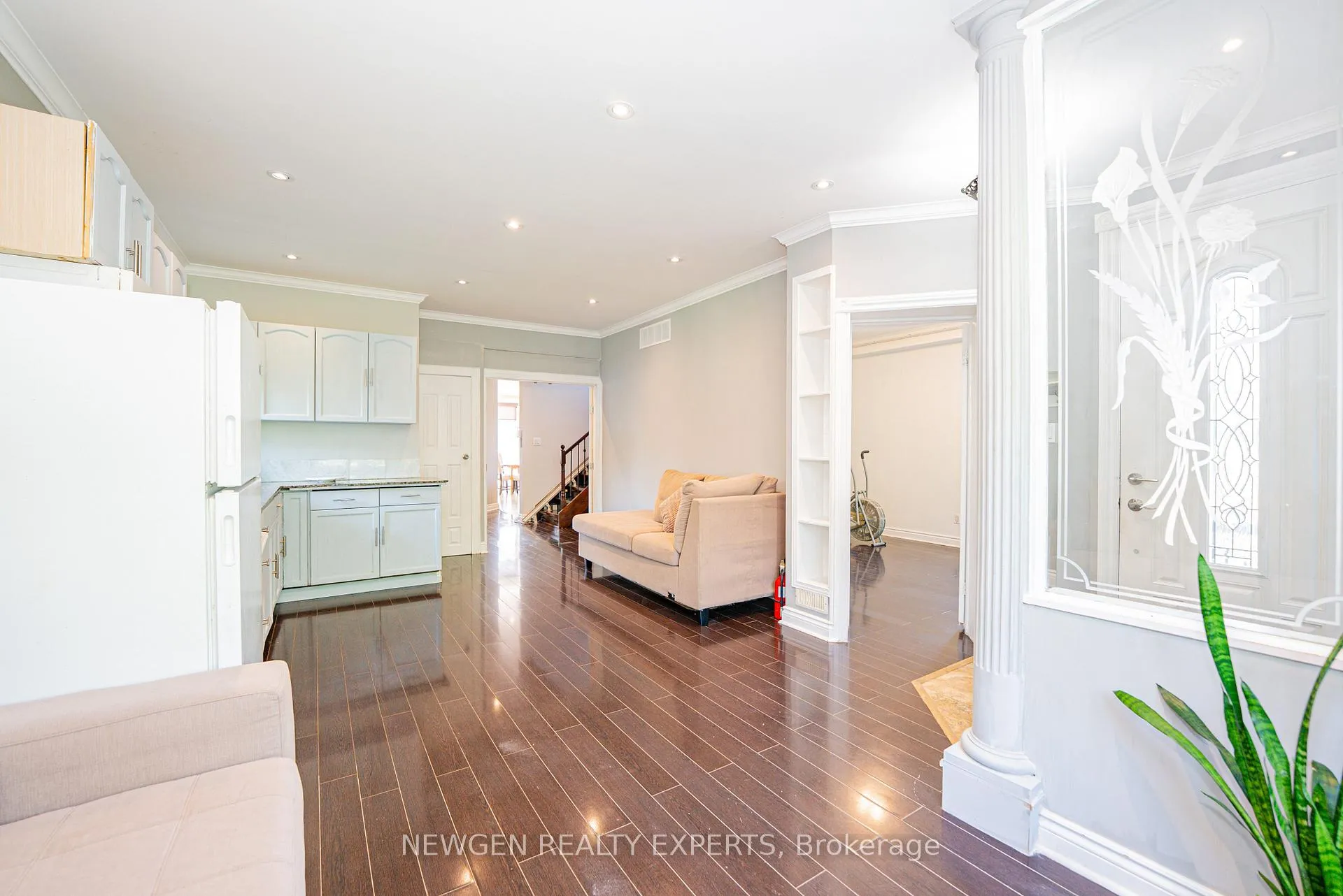 Photo 7 of 11 Benway Drive, Etobicoke, Rexdale-Kipling — HOMEH