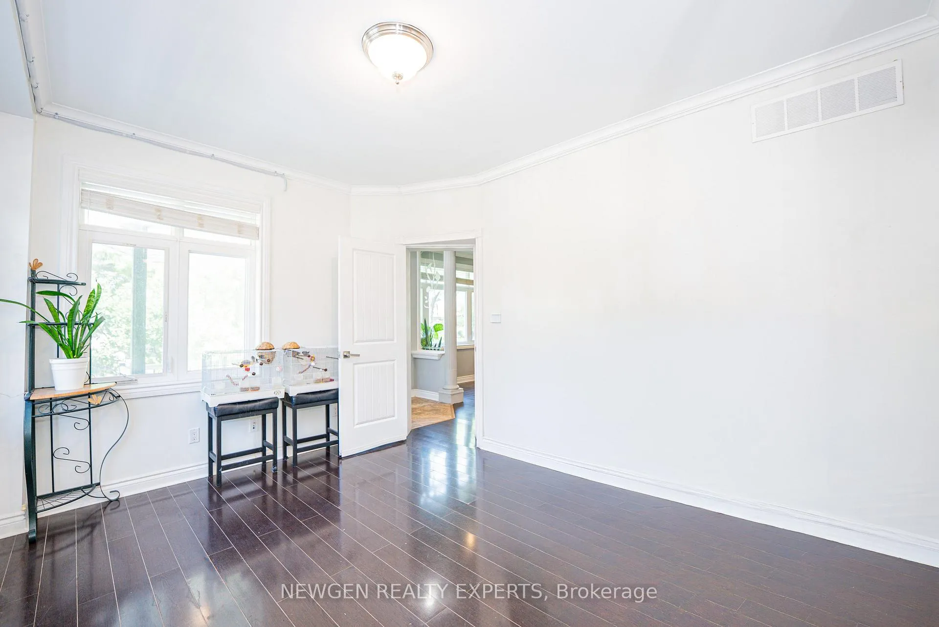 Photo 10 of 11 Benway Drive, Etobicoke, Rexdale-Kipling — HOMEH