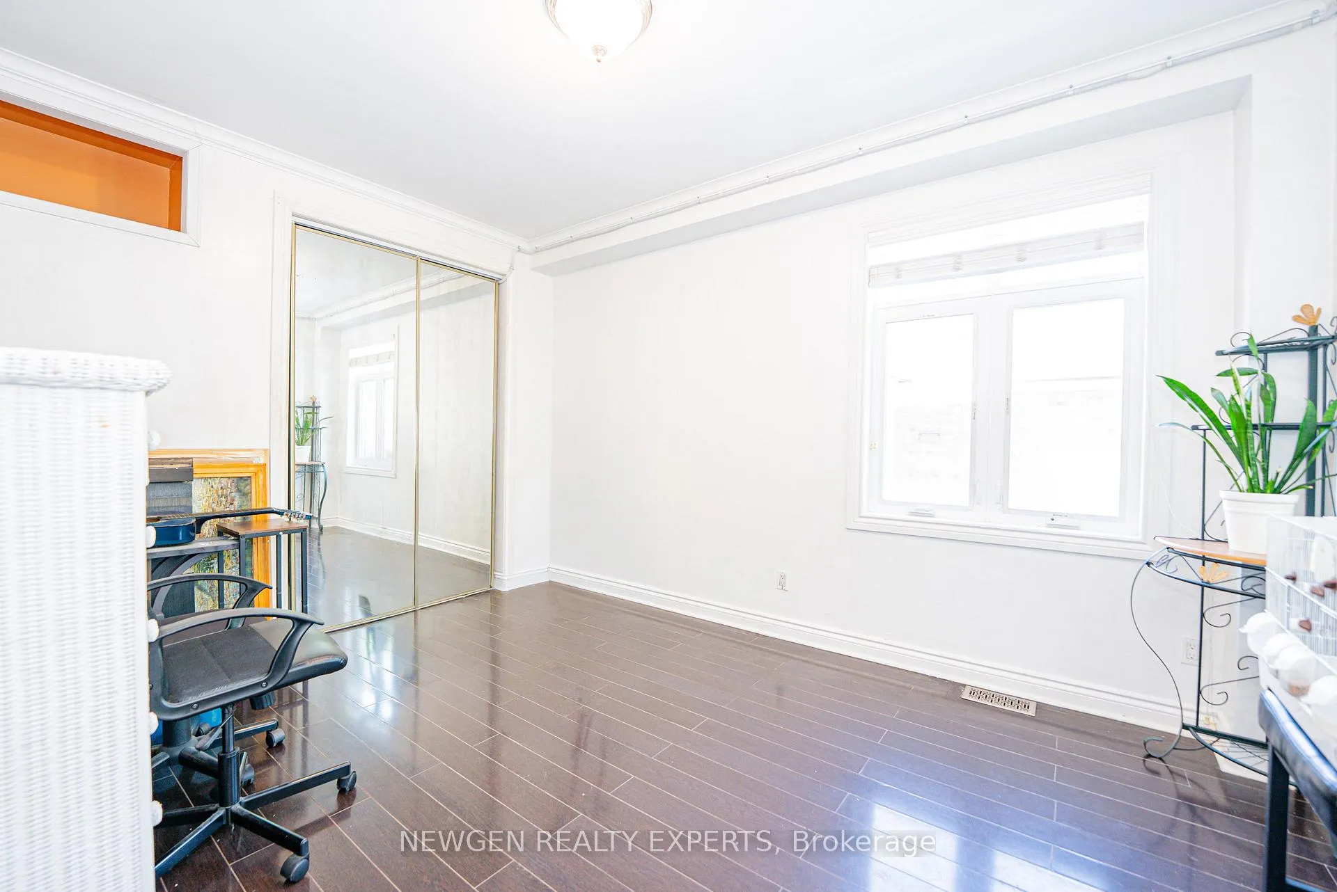 Photo 11 of 11 Benway Drive, Etobicoke, Rexdale-Kipling — HOMEH