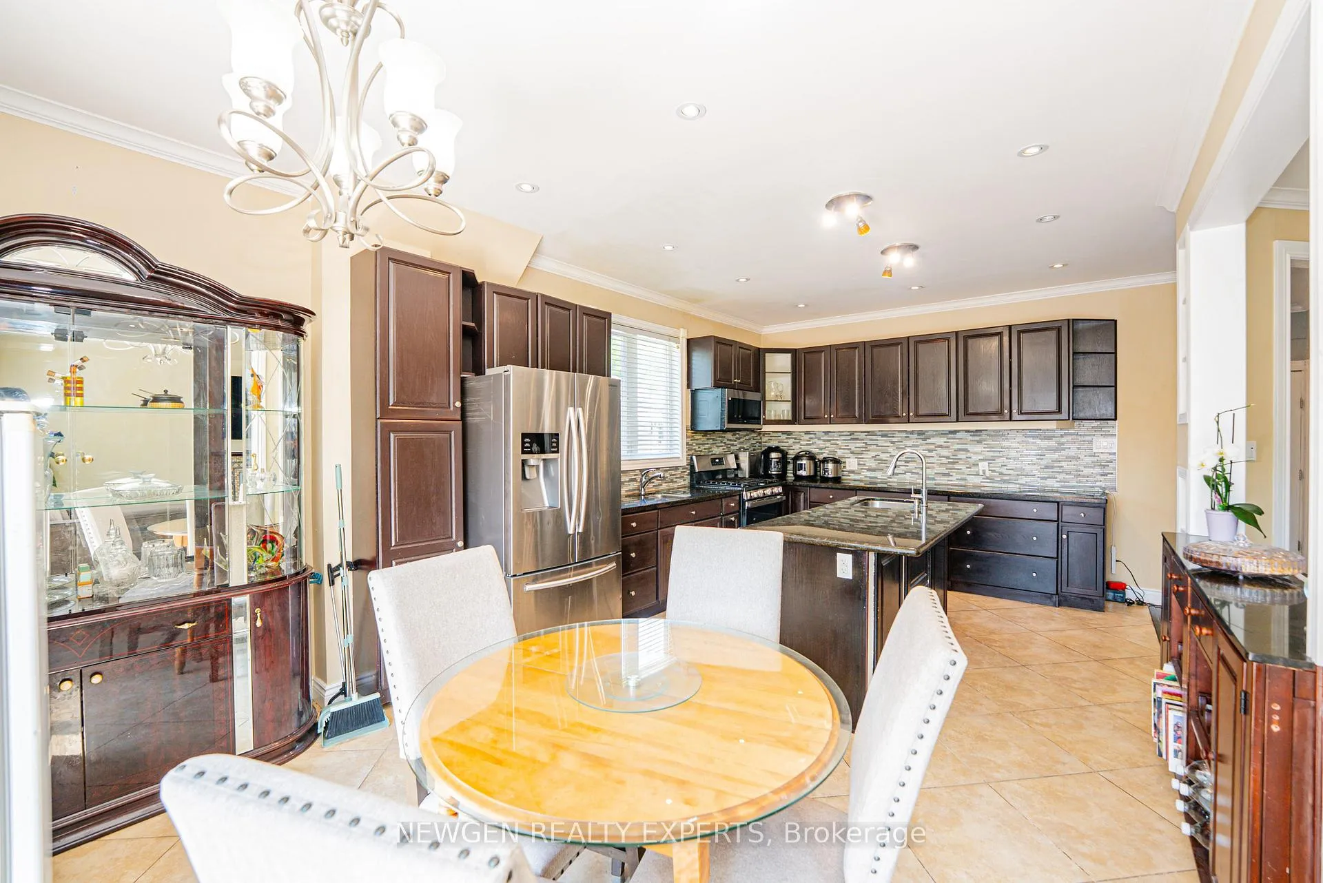 Photo 14 of 11 Benway Drive, Etobicoke, Rexdale-Kipling — HOMEH