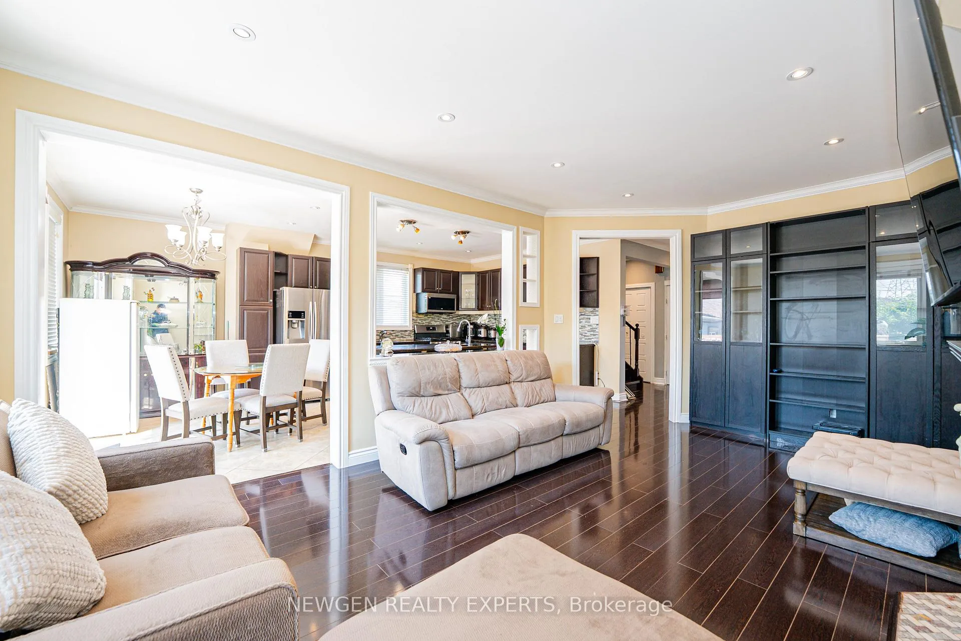 Photo 16 of 11 Benway Drive, Etobicoke, Rexdale-Kipling — HOMEH