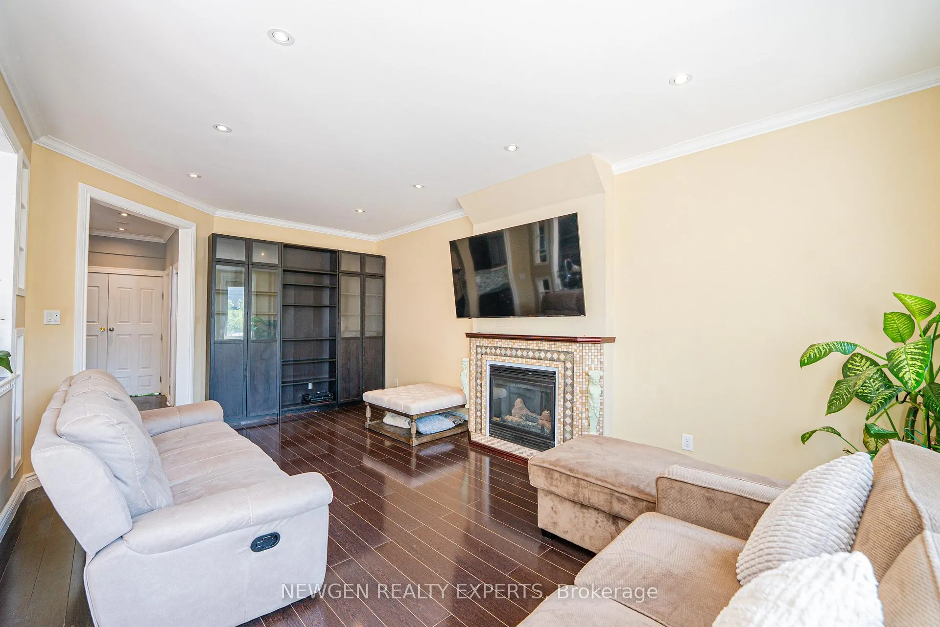 Photo 17 of 11 Benway Drive, Etobicoke, Rexdale-Kipling — HOMEH