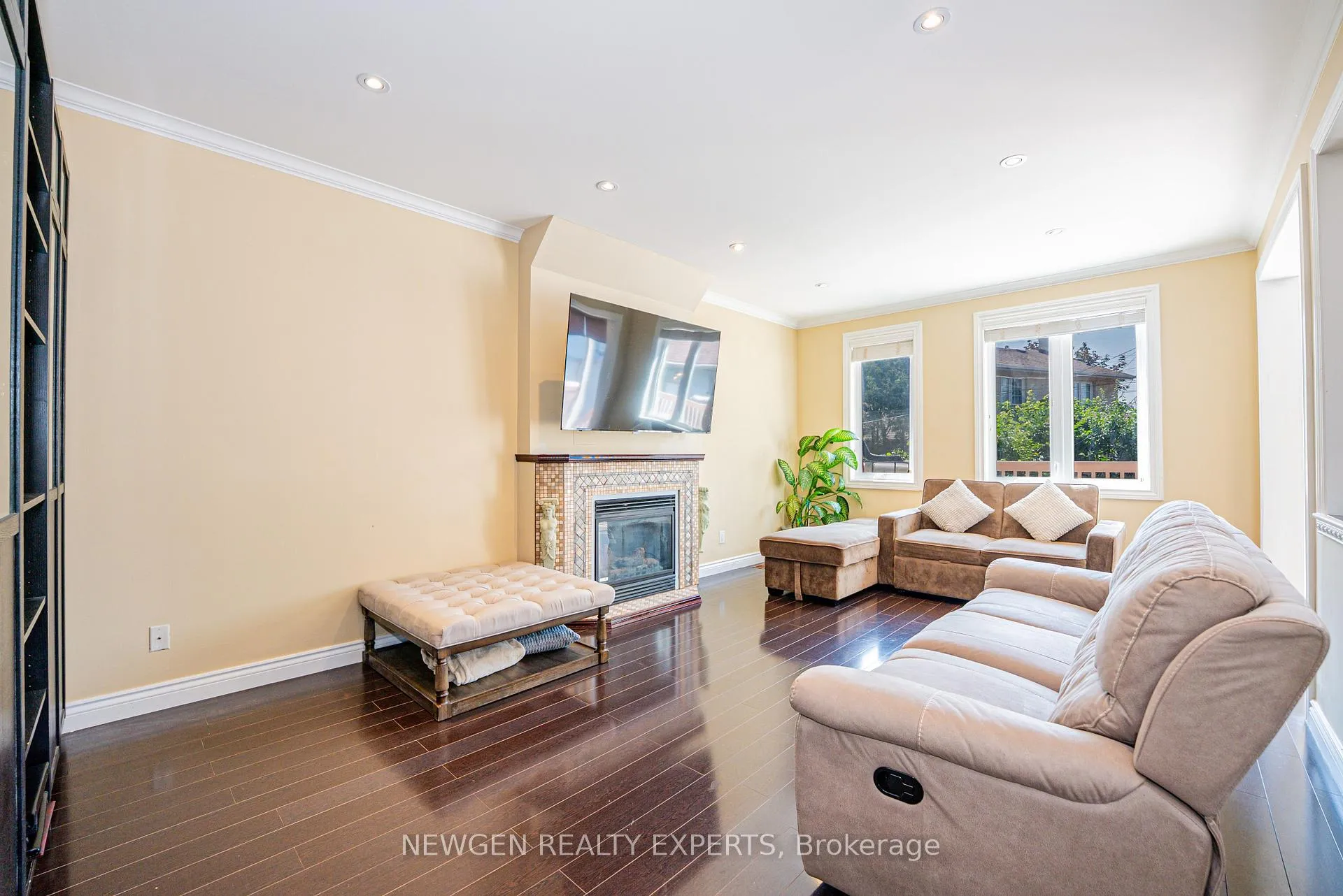 Photo 18 of 11 Benway Drive, Etobicoke, Rexdale-Kipling — HOMEH