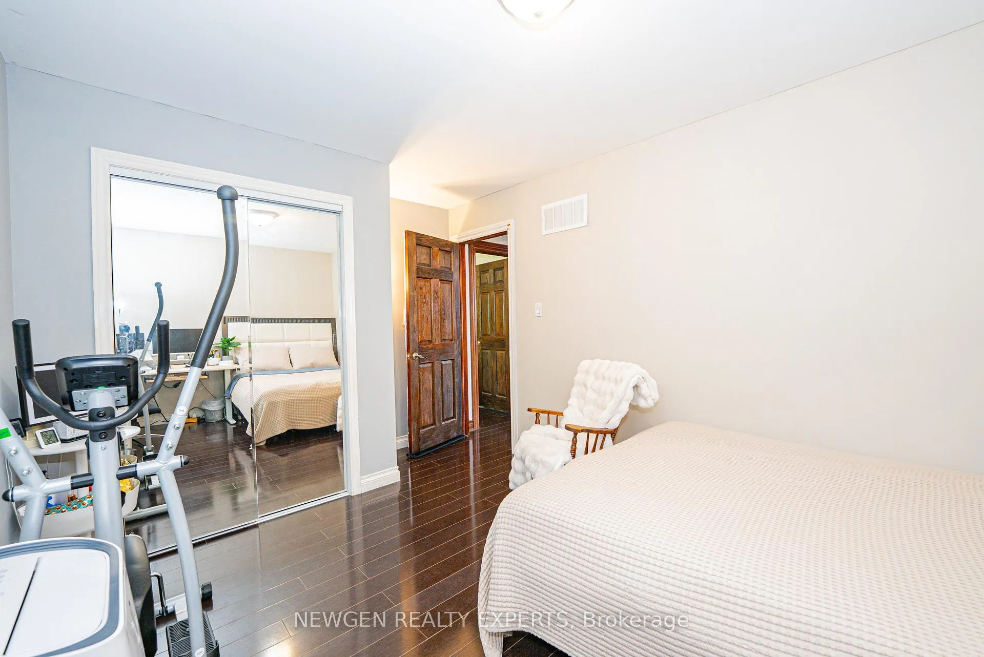 Photo 26 of 11 Benway Drive, Etobicoke, Rexdale-Kipling — HOMEH