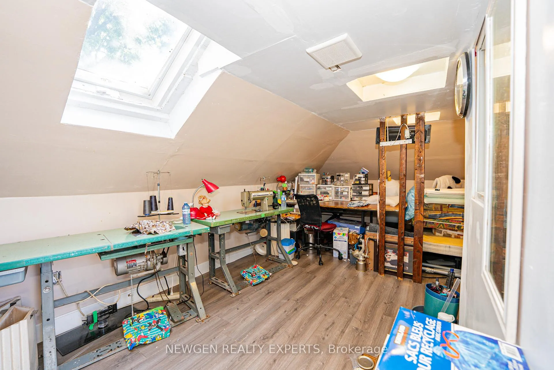 Photo 29 of 11 Benway Drive, Etobicoke, Rexdale-Kipling — HOMEH