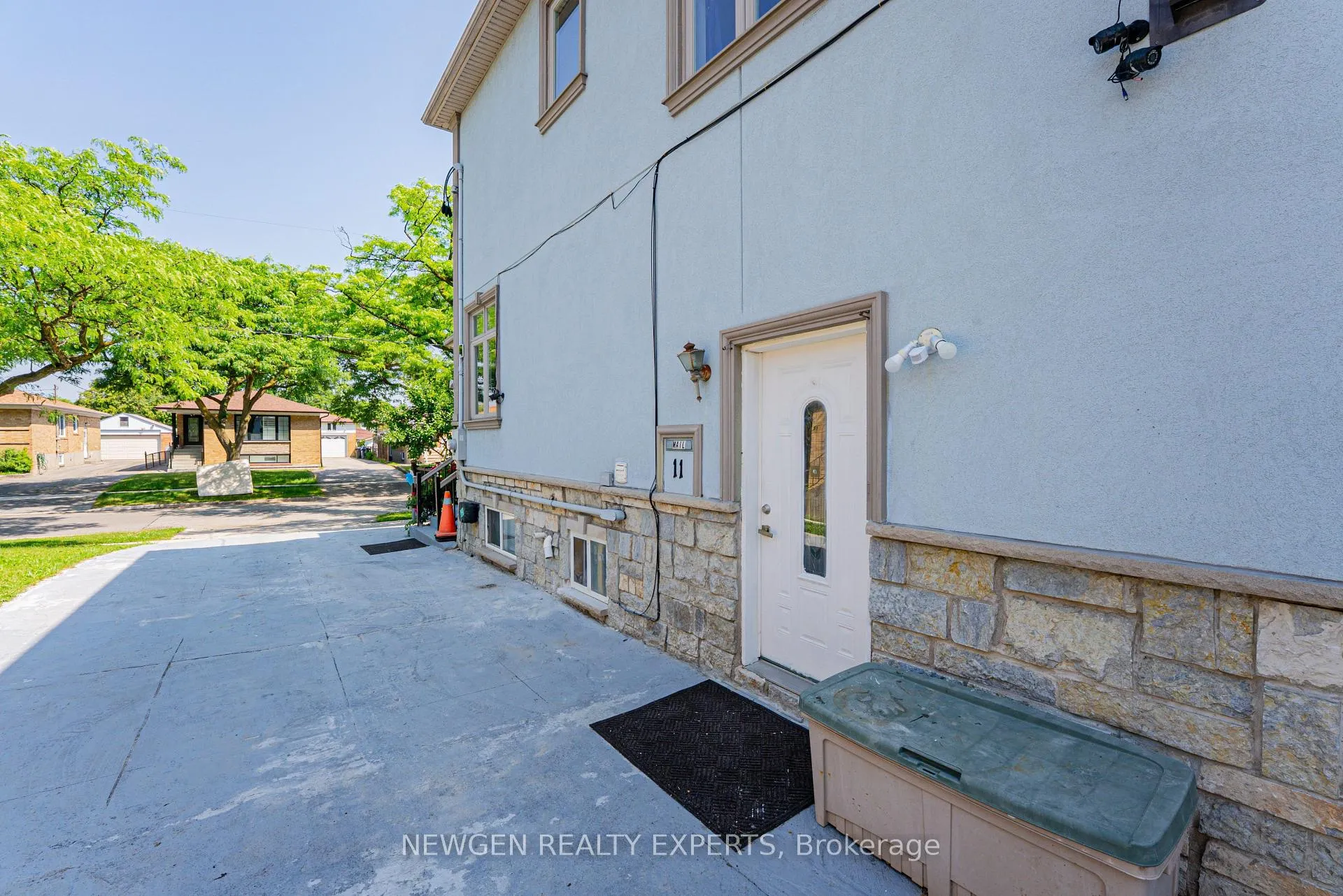Photo 31 of 11 Benway Drive, Etobicoke, Rexdale-Kipling — HOMEH