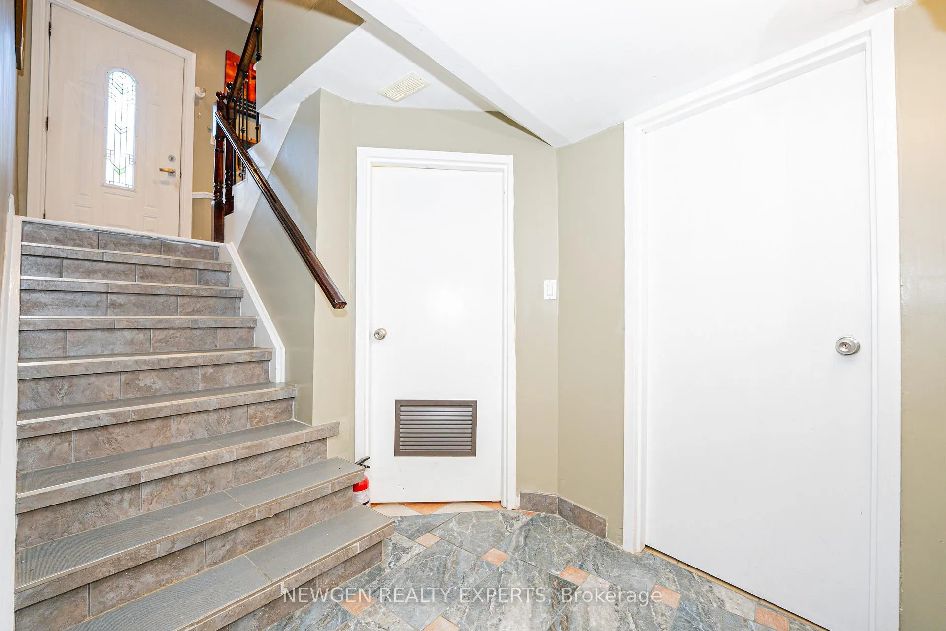 Photo 32 of 11 Benway Drive, Etobicoke, Rexdale-Kipling — HOMEH