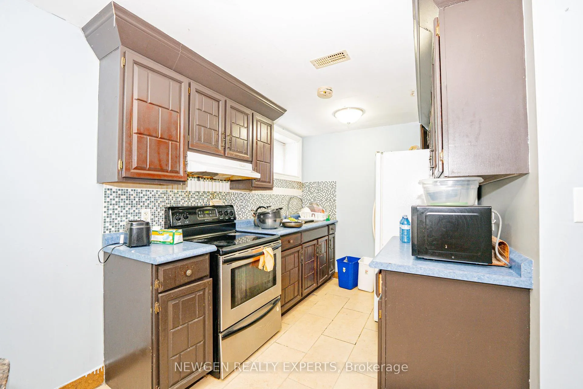 Photo 39 of 11 Benway Drive, Etobicoke, Rexdale-Kipling — HOMEH
