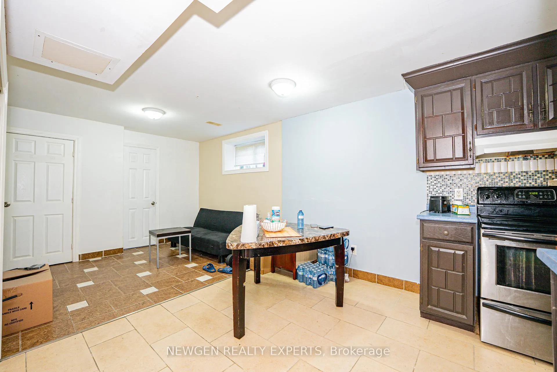 Photo 40 of 11 Benway Drive, Etobicoke, Rexdale-Kipling — HOMEH