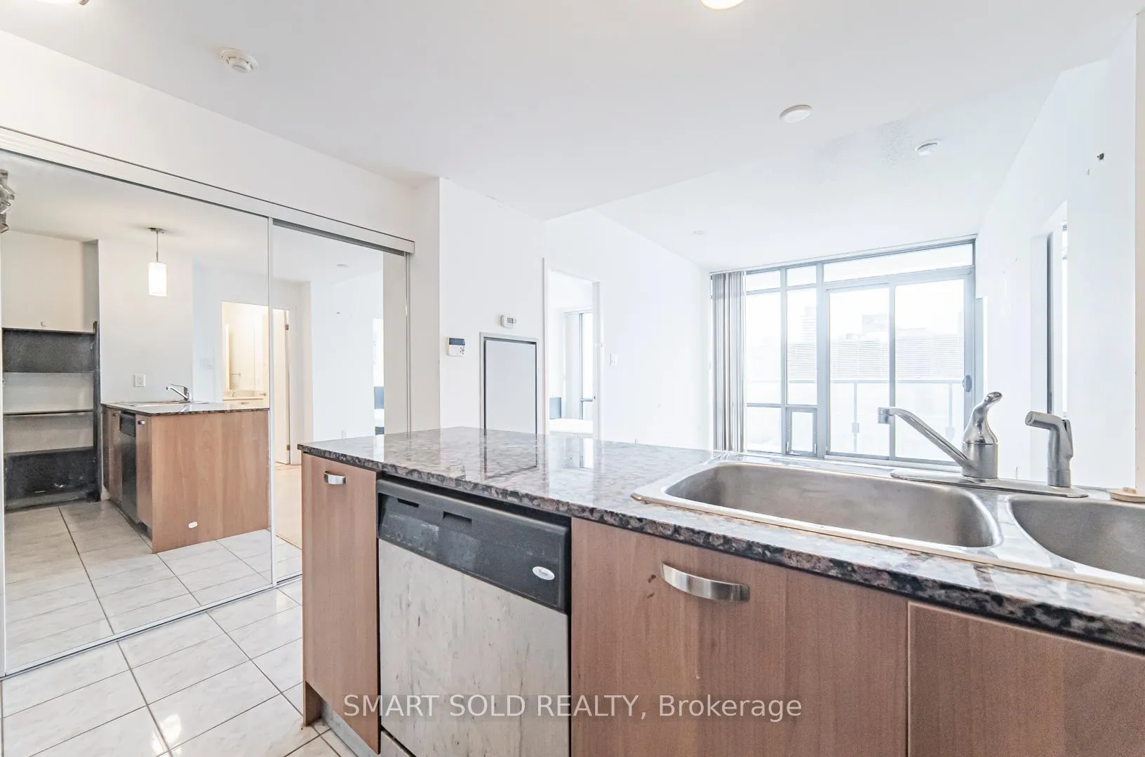 Photo 5 of Unit 3708, 38 grenville Street, Toronto, Bay Street Corridor — HOMEH