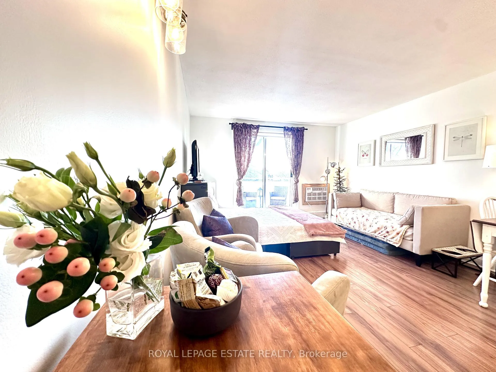 Front of Unit 309, 123 Woodbine Avenue
