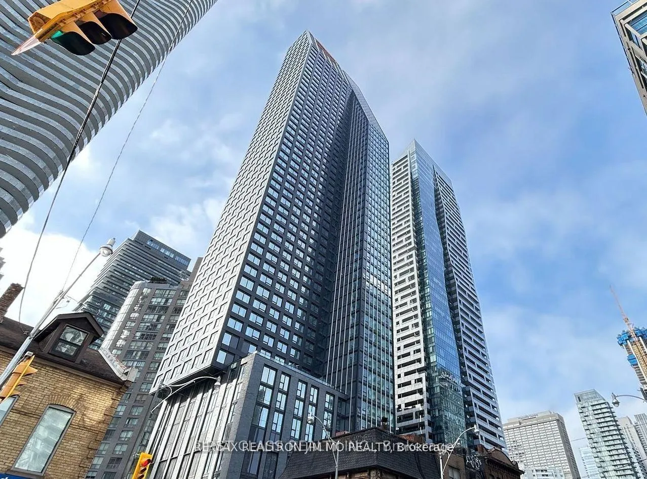 Front of Unit 5610, 8 Wellesley Street W