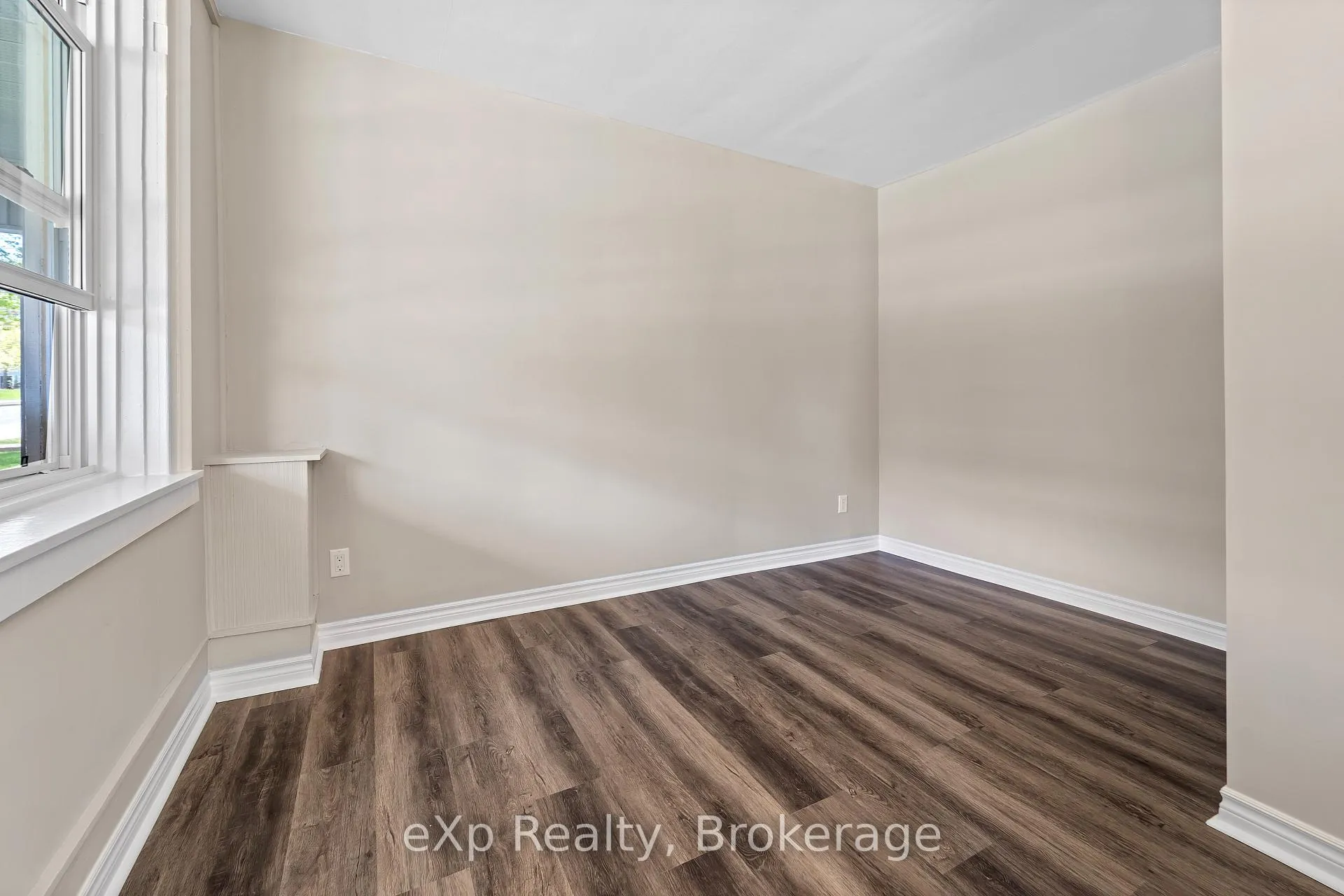 Photo 6 of Unit Unit B, 44 West Front Street, Stirling-Rawdon, Stirling Ward — HOMEH