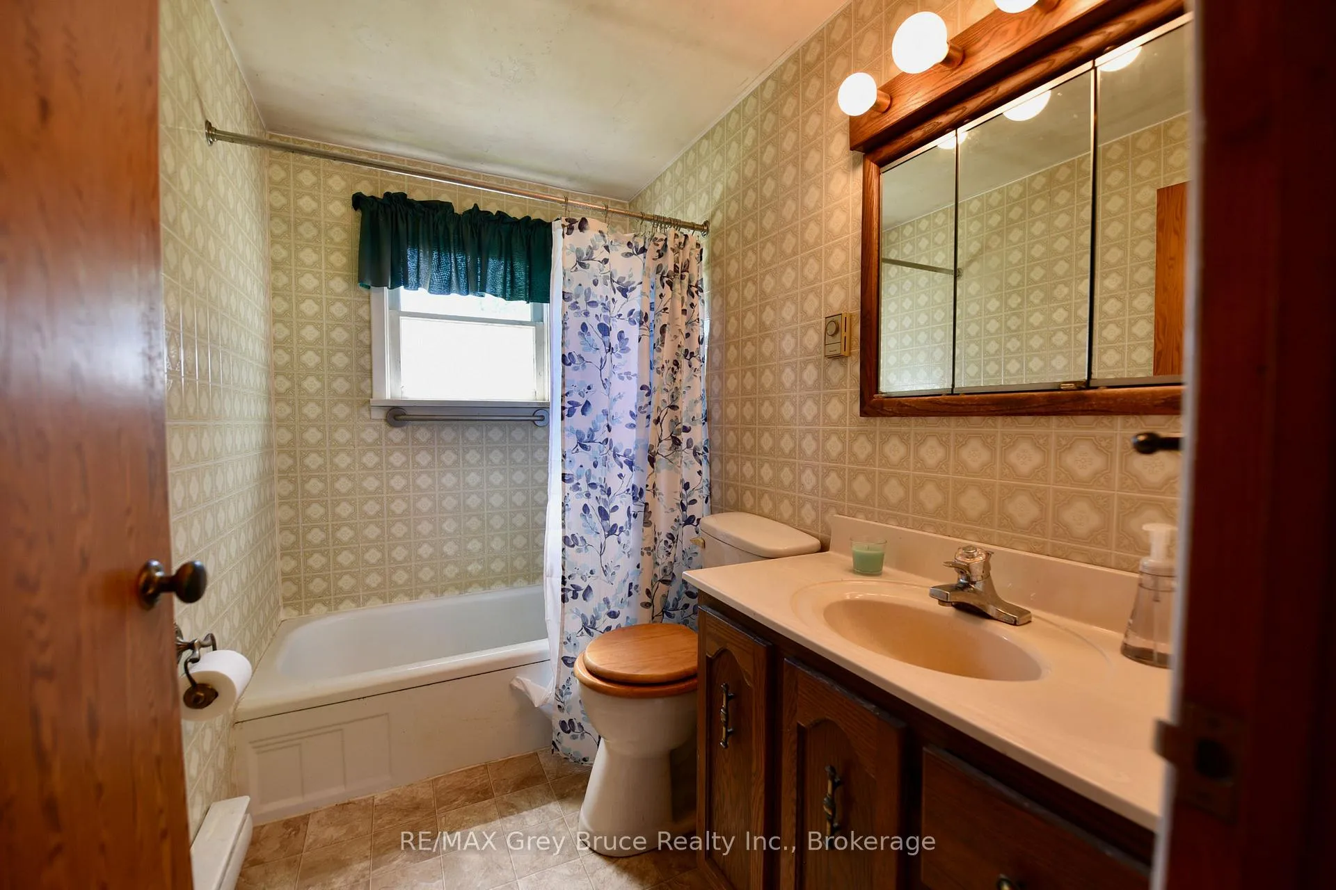 Photo 31 of 43 Bartley Drive, Northern Bruce Peninsula — HOMEH