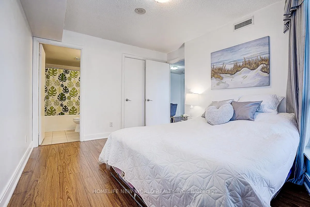 Photo 42 of Unit 923, 135 Village Green Square, Scarborough, Agincourt South-Malvern West — HOMEH